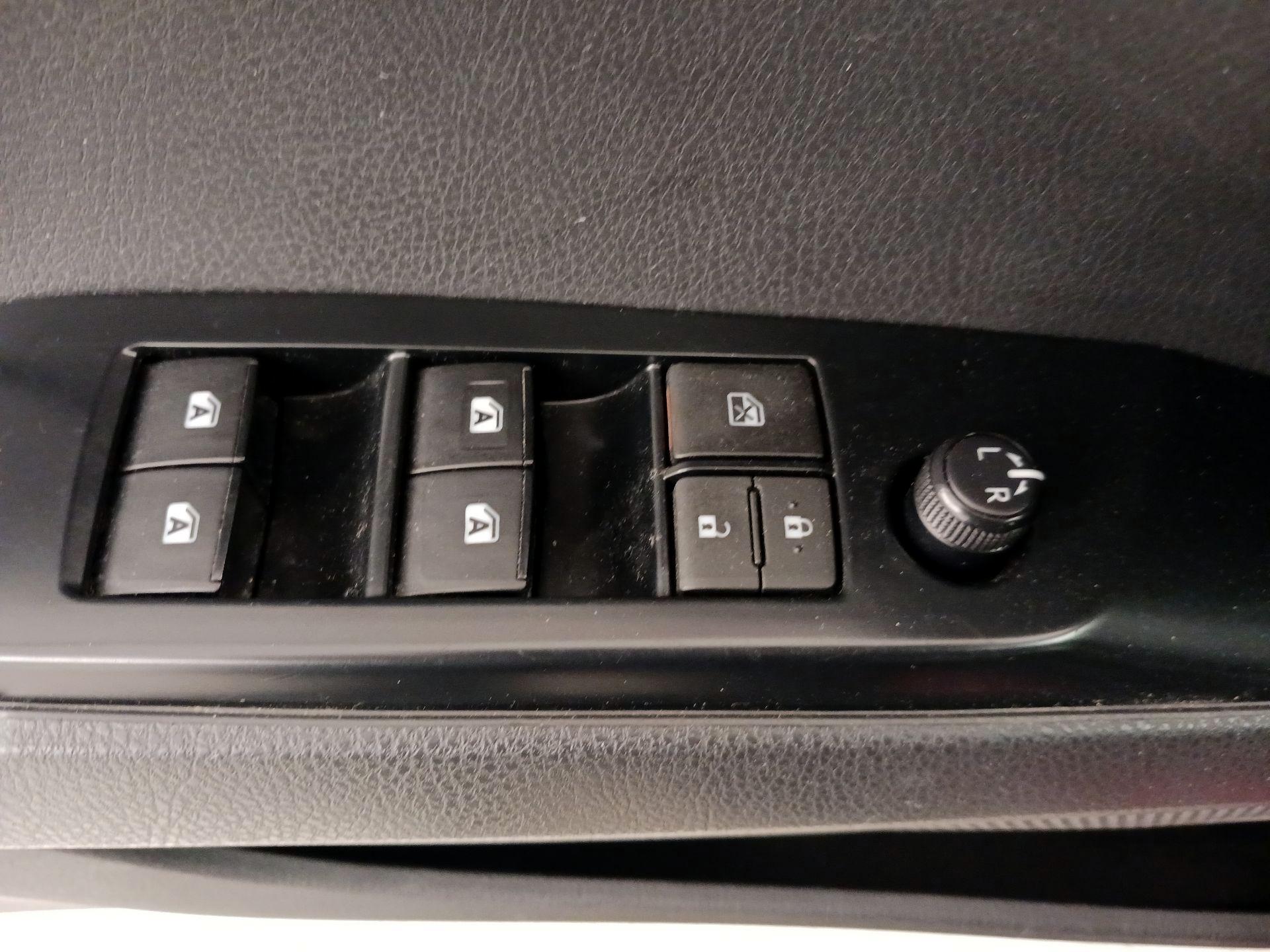 Thumbnail: 2019 Toyota Camry - 12