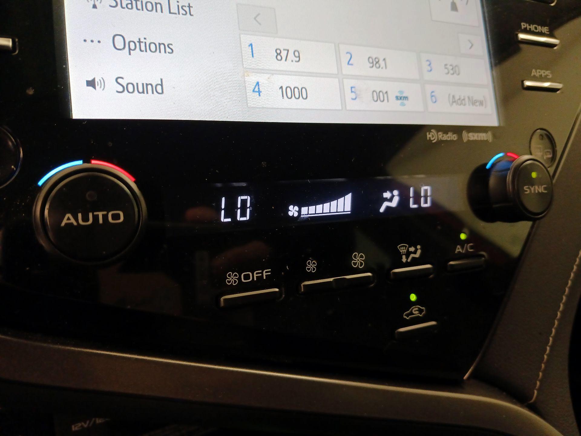 Thumbnail: 2019 Toyota Camry - 16