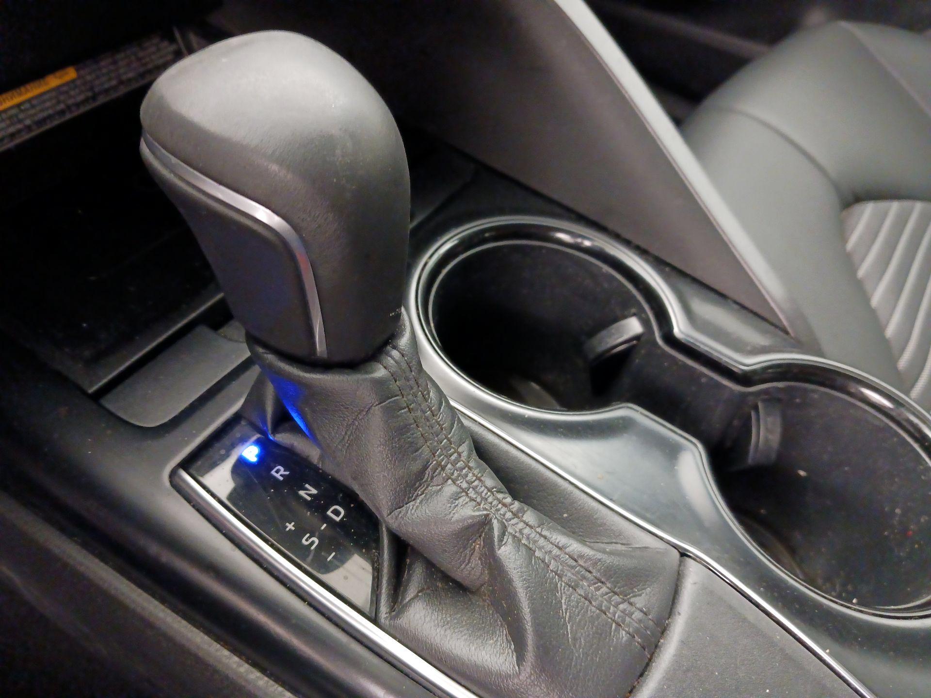 Thumbnail: 2019 Toyota Camry - 17