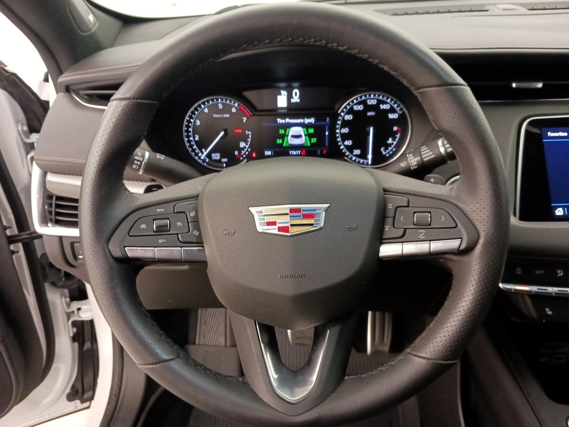 Thumbnail: 2022 Cadillac XT4 - 10