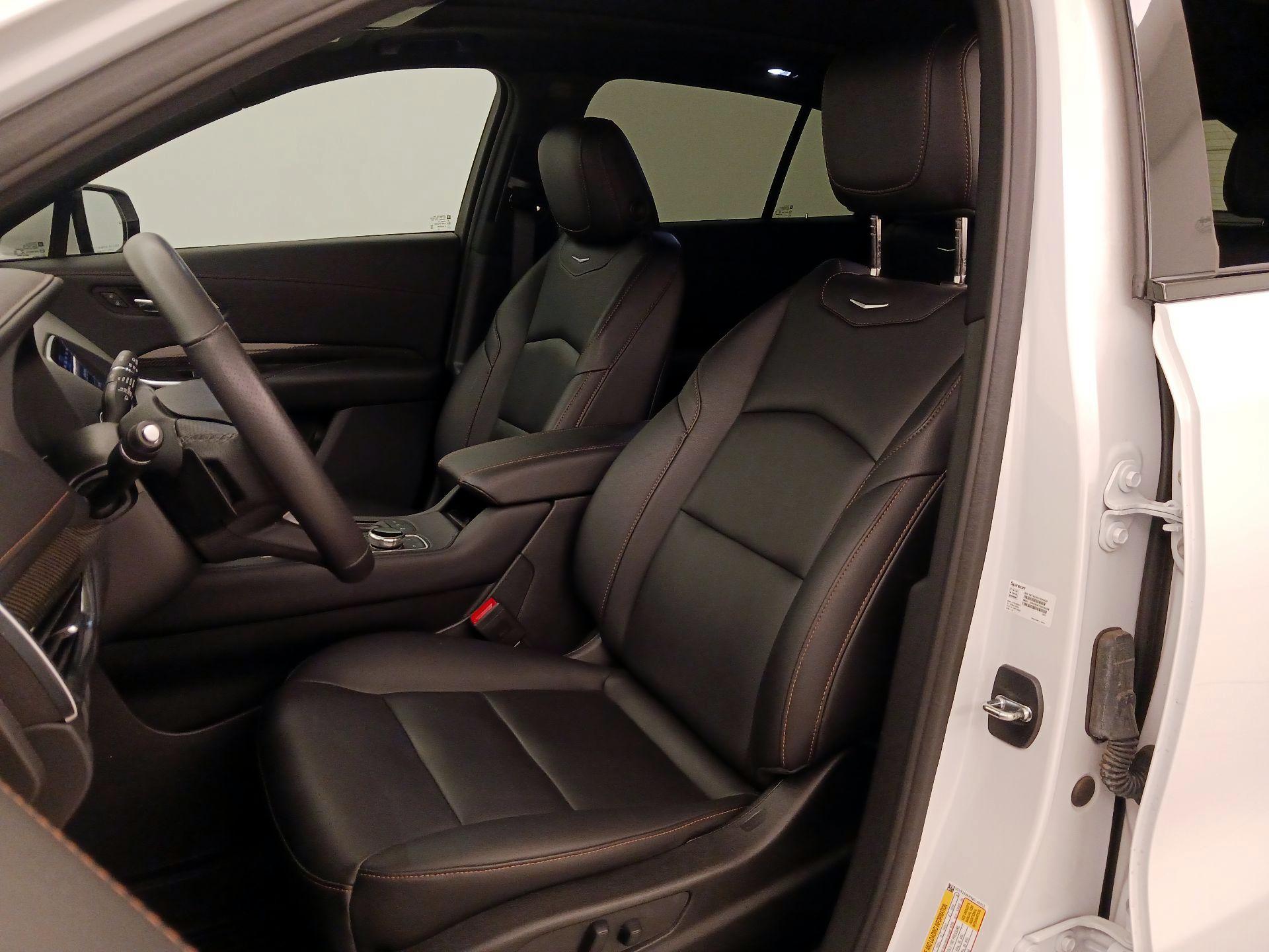 Thumbnail: 2022 Cadillac XT4 - 11