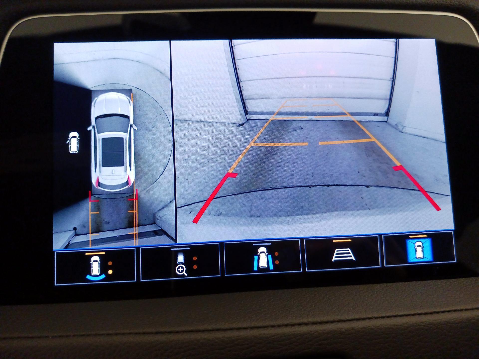 Thumbnail: 2022 Cadillac XT4 - 15