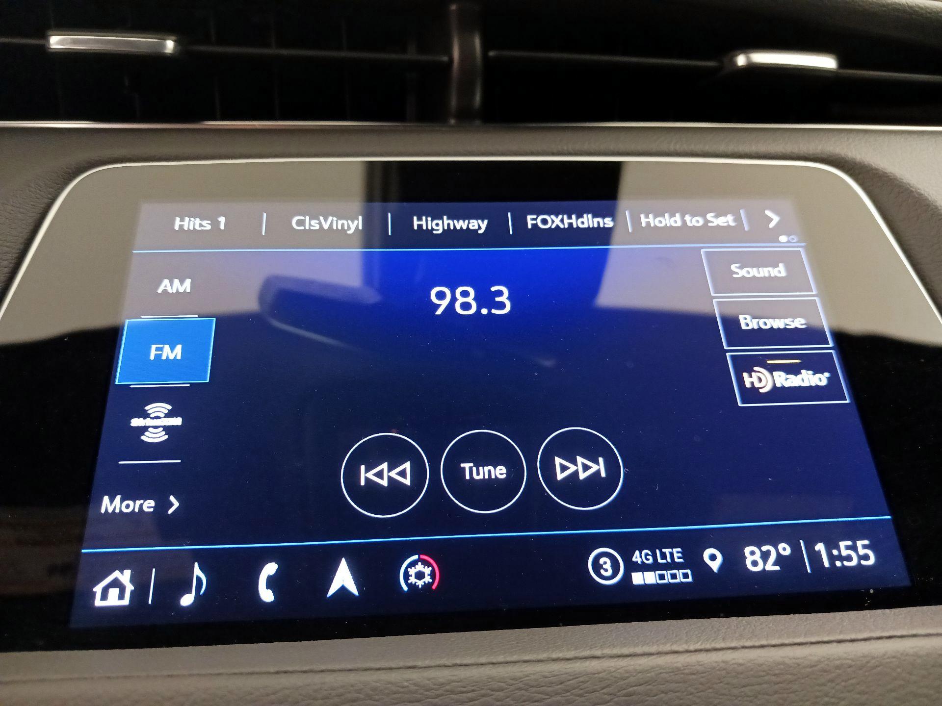 Thumbnail: 2022 Cadillac XT4 - 16