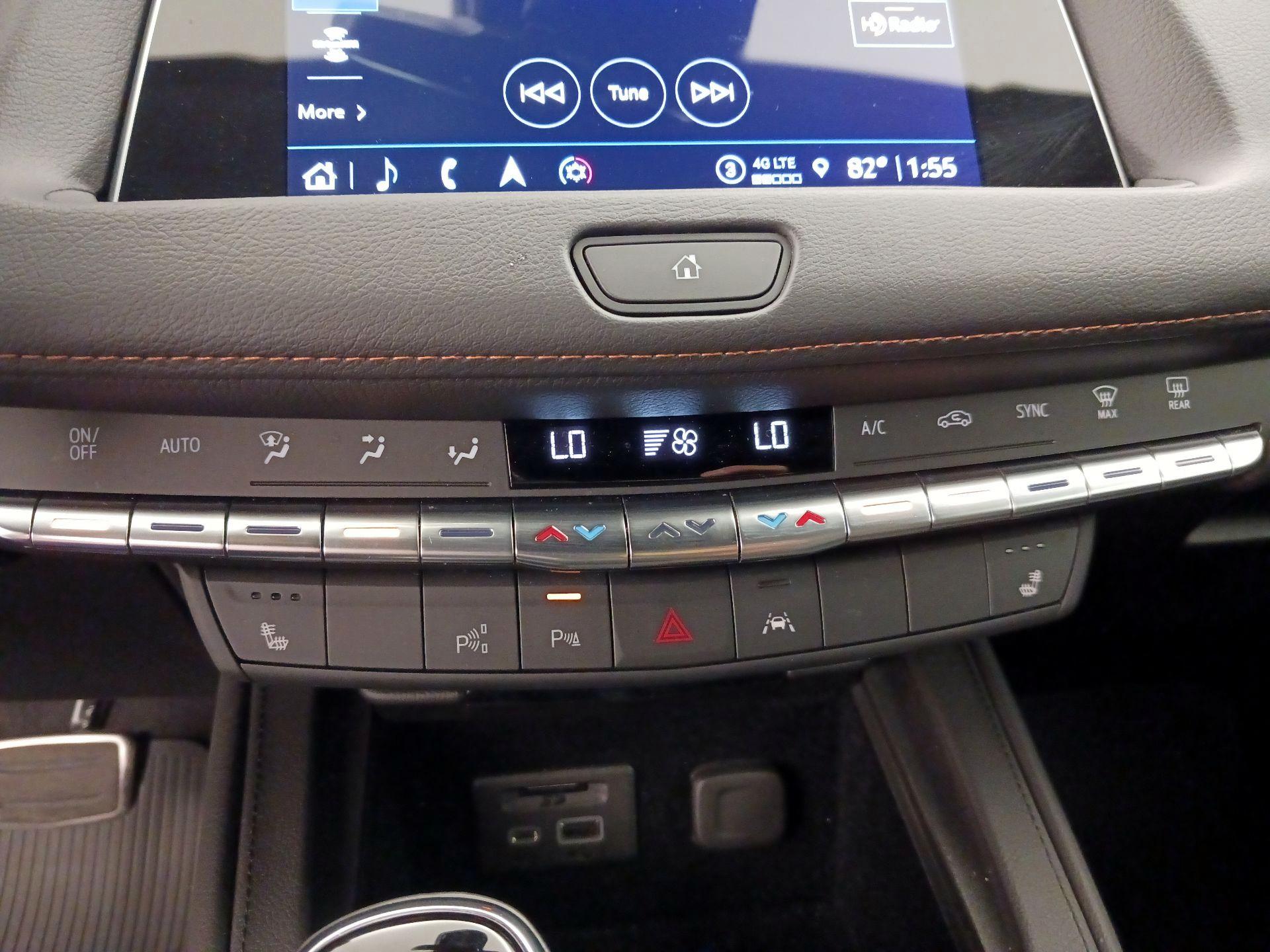 Thumbnail: 2022 Cadillac XT4 - 17