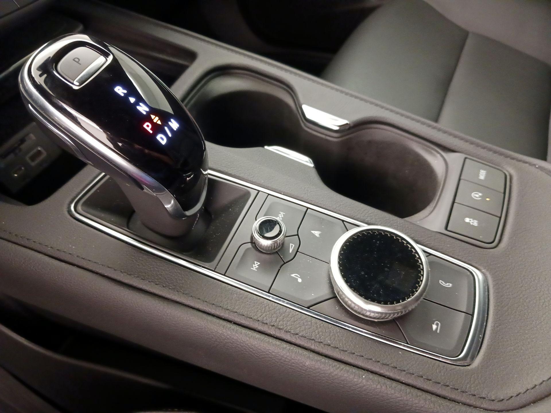 Thumbnail: 2022 Cadillac XT4 - 18