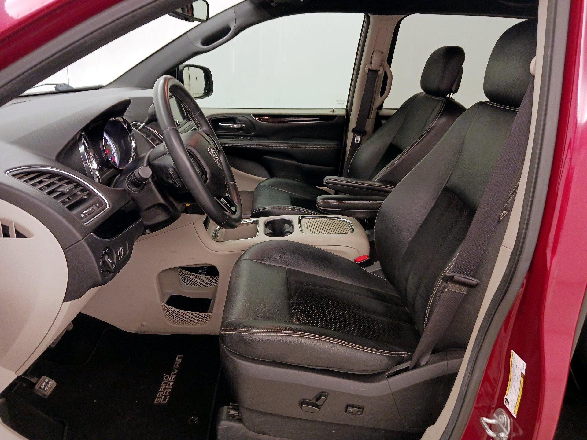 Thumbnail: 2016 Dodge Grand Caravan - 11