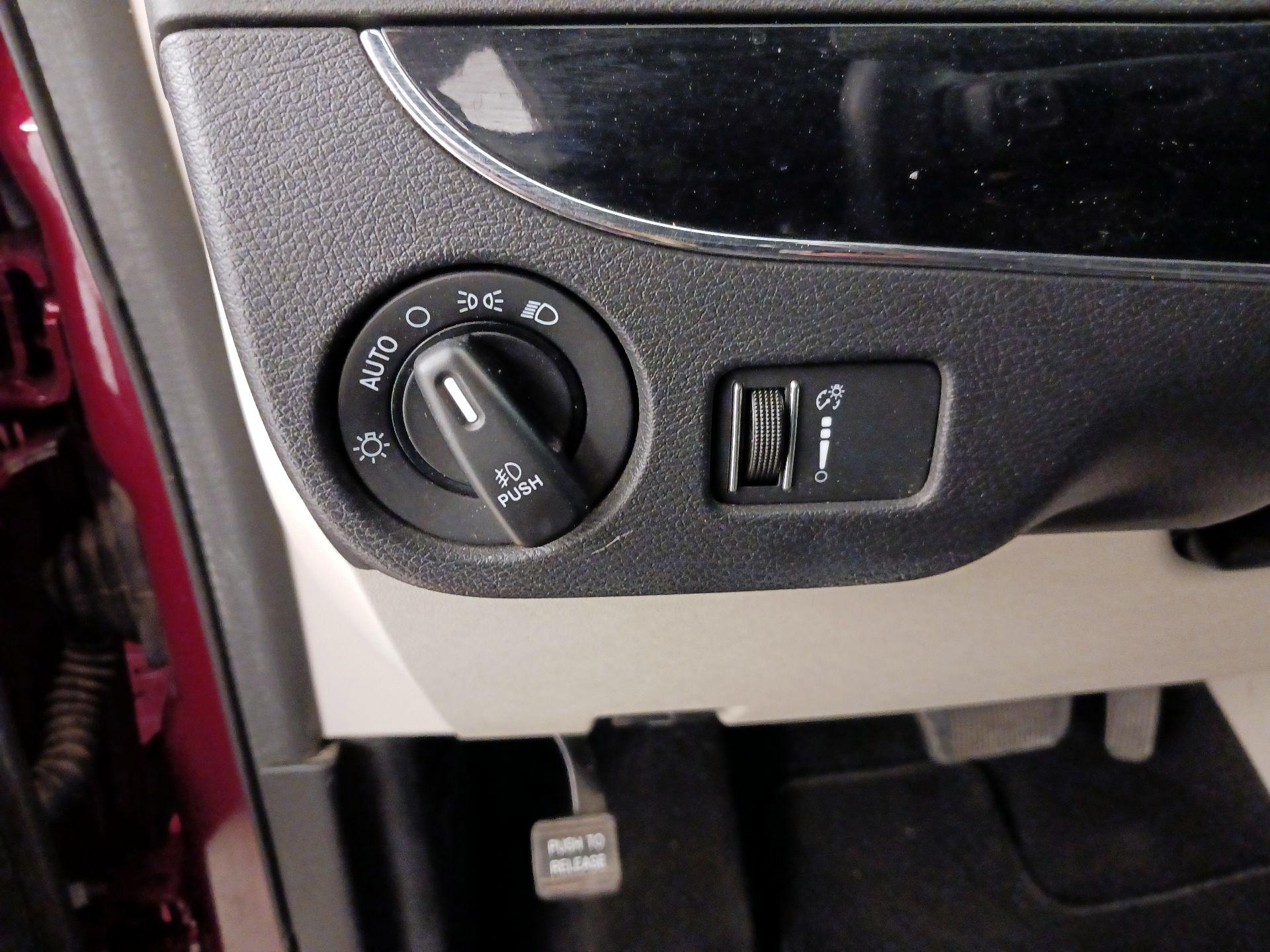 Thumbnail: 2016 Dodge Grand Caravan - 13