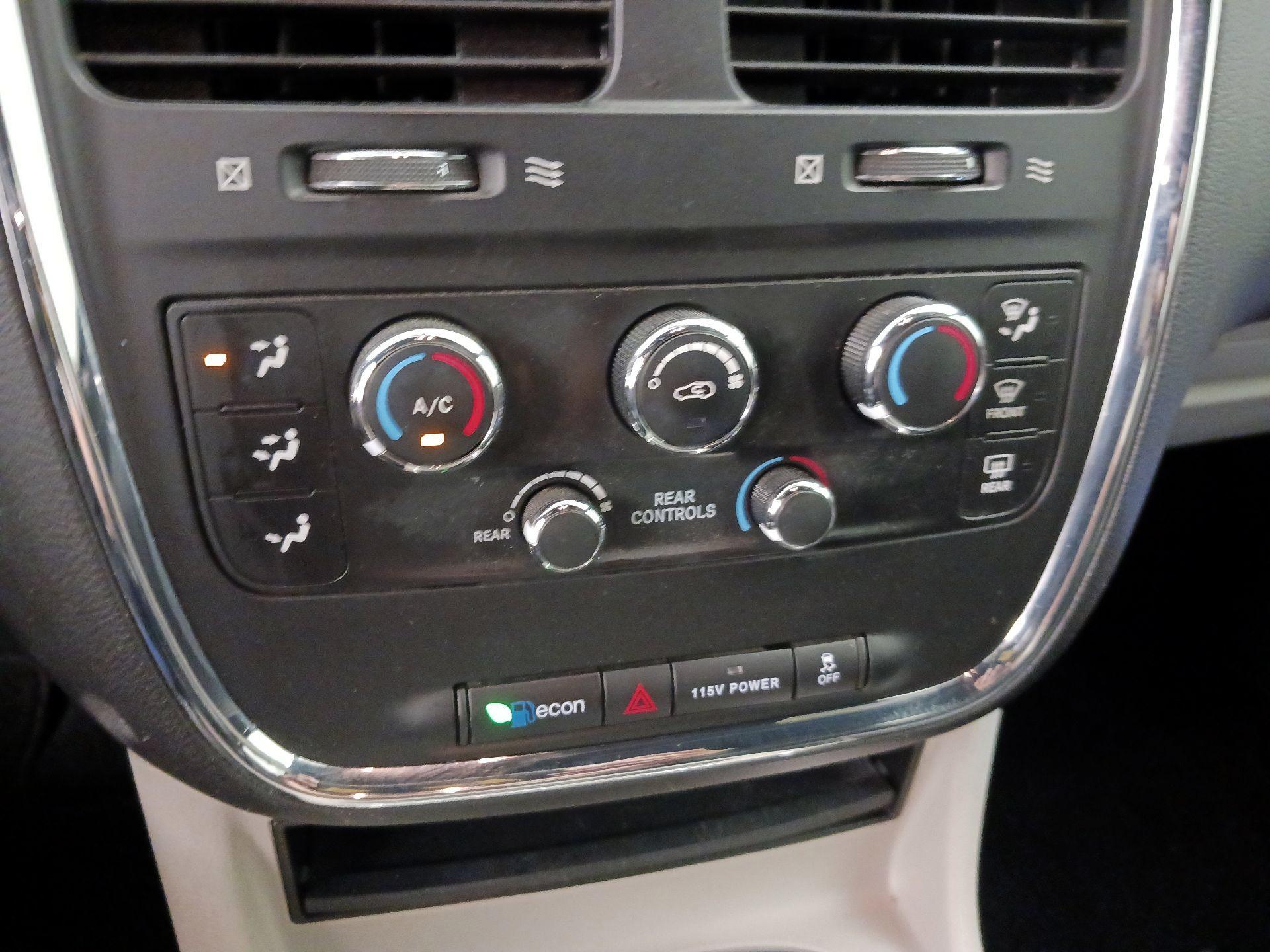 Thumbnail: 2016 Dodge Grand Caravan - 16