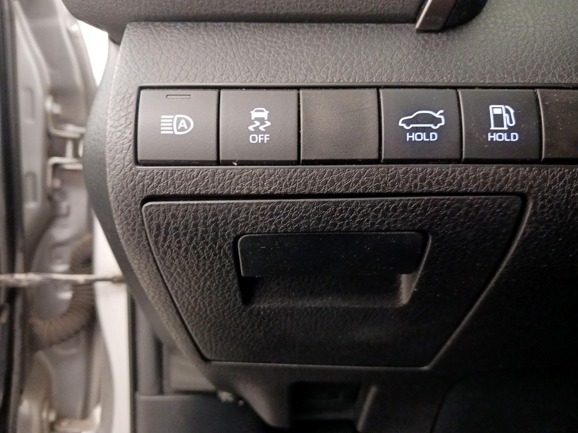 Thumbnail: 2021 Toyota Camry - 13