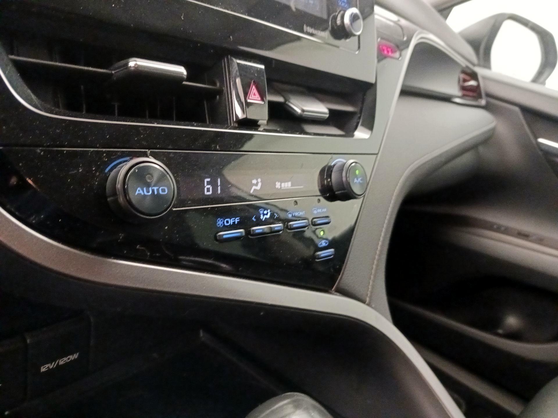 Thumbnail: 2021 Toyota Camry - 16