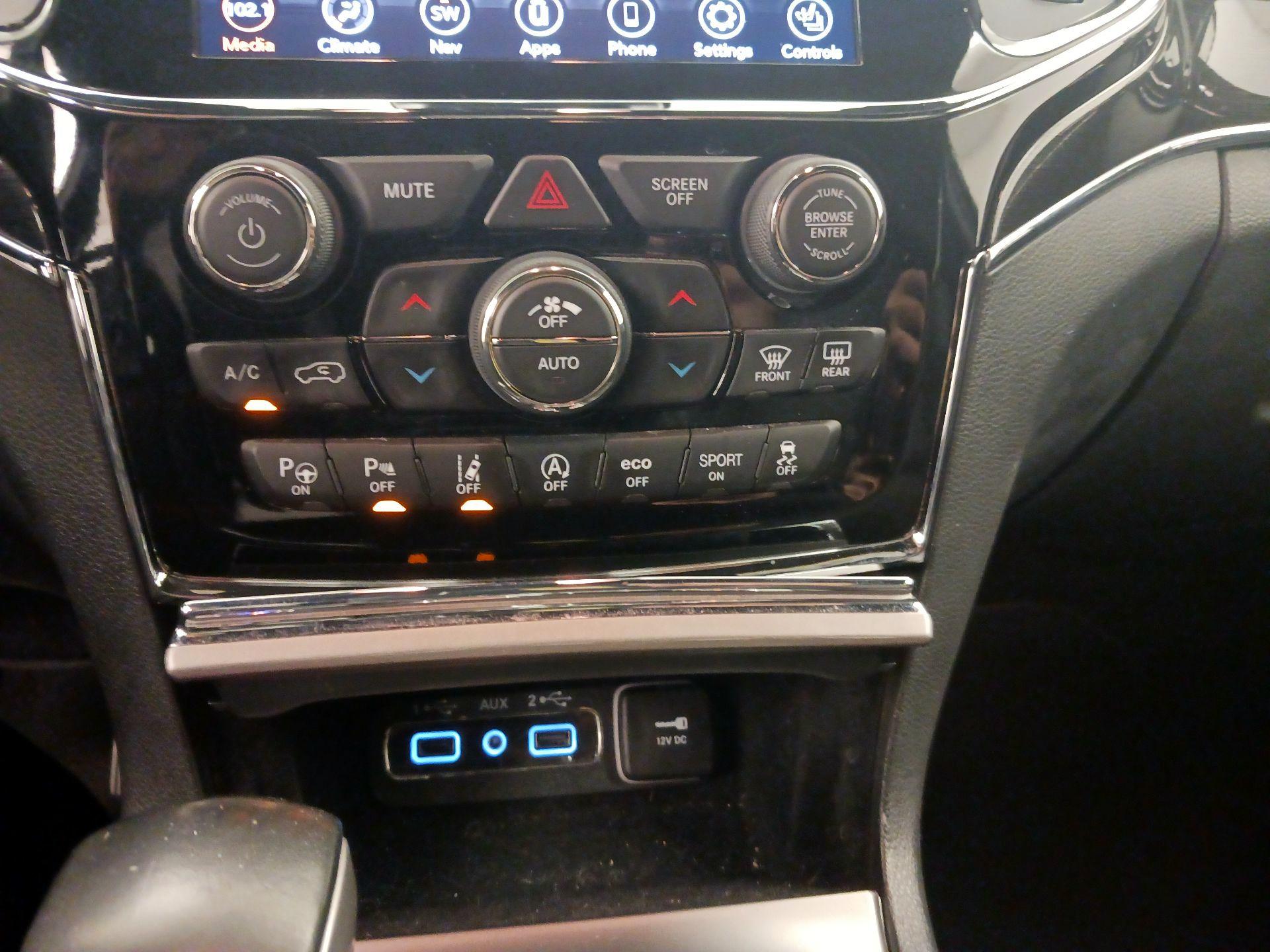 Thumbnail: 2020 Jeep Grand Cherokee - 16