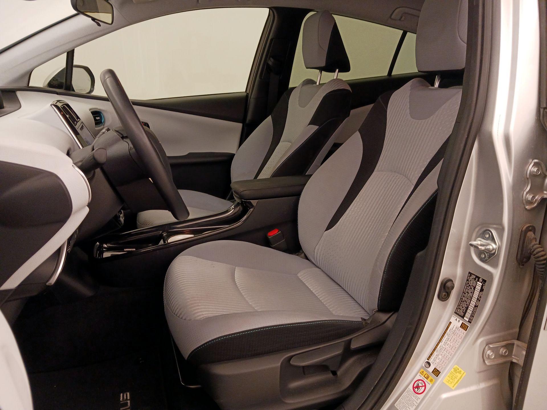 Thumbnail: 2018 Toyota Prius - 11