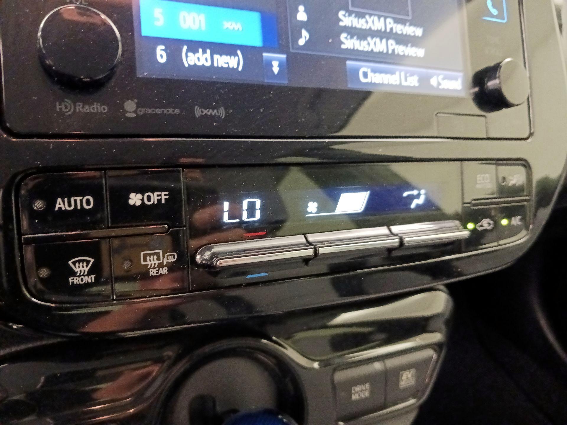 Thumbnail: 2018 Toyota Prius - 17