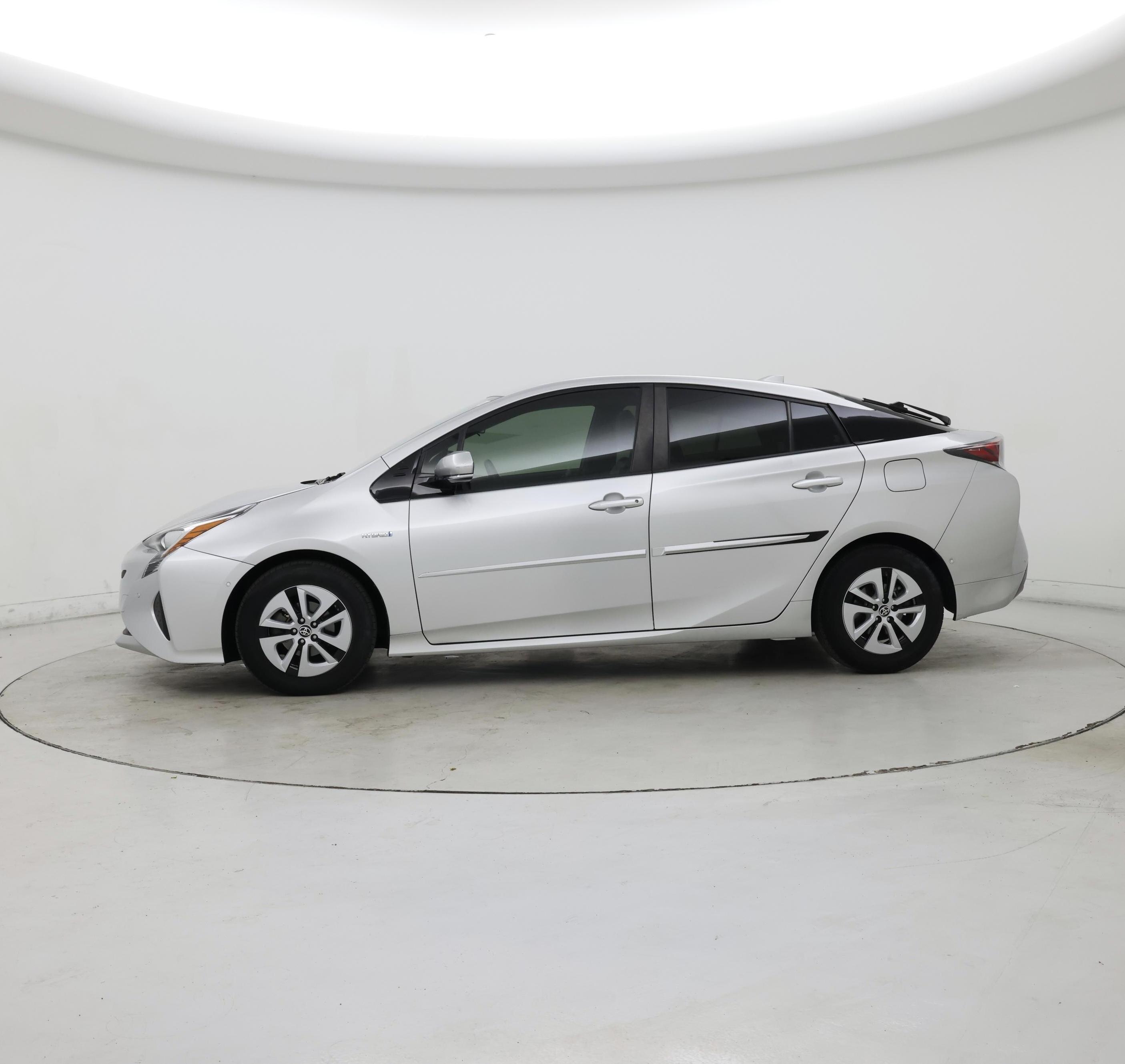 Thumbnail: 2018 Toyota Prius - 3