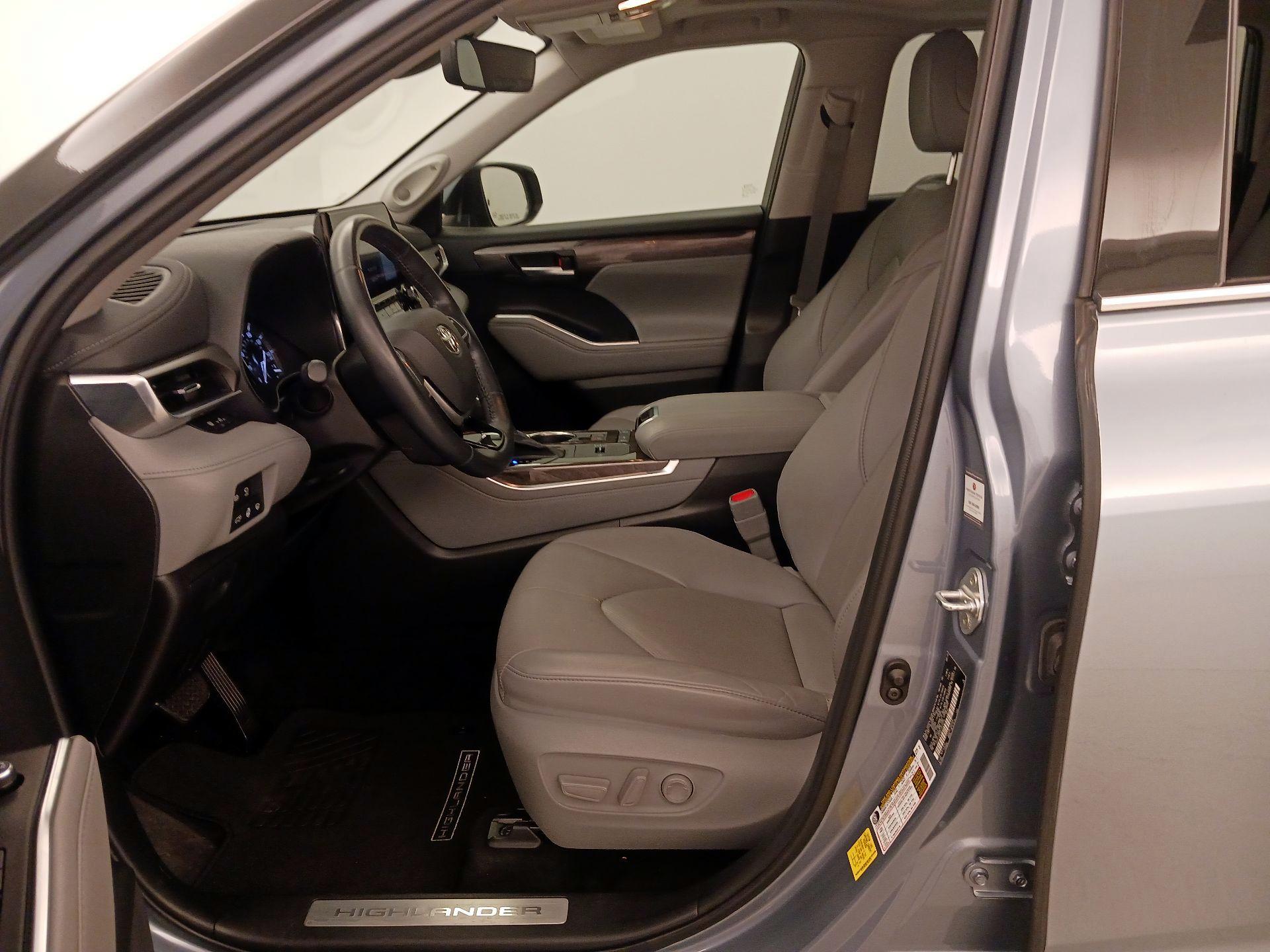 Thumbnail: 2020 Toyota Highlander - 11