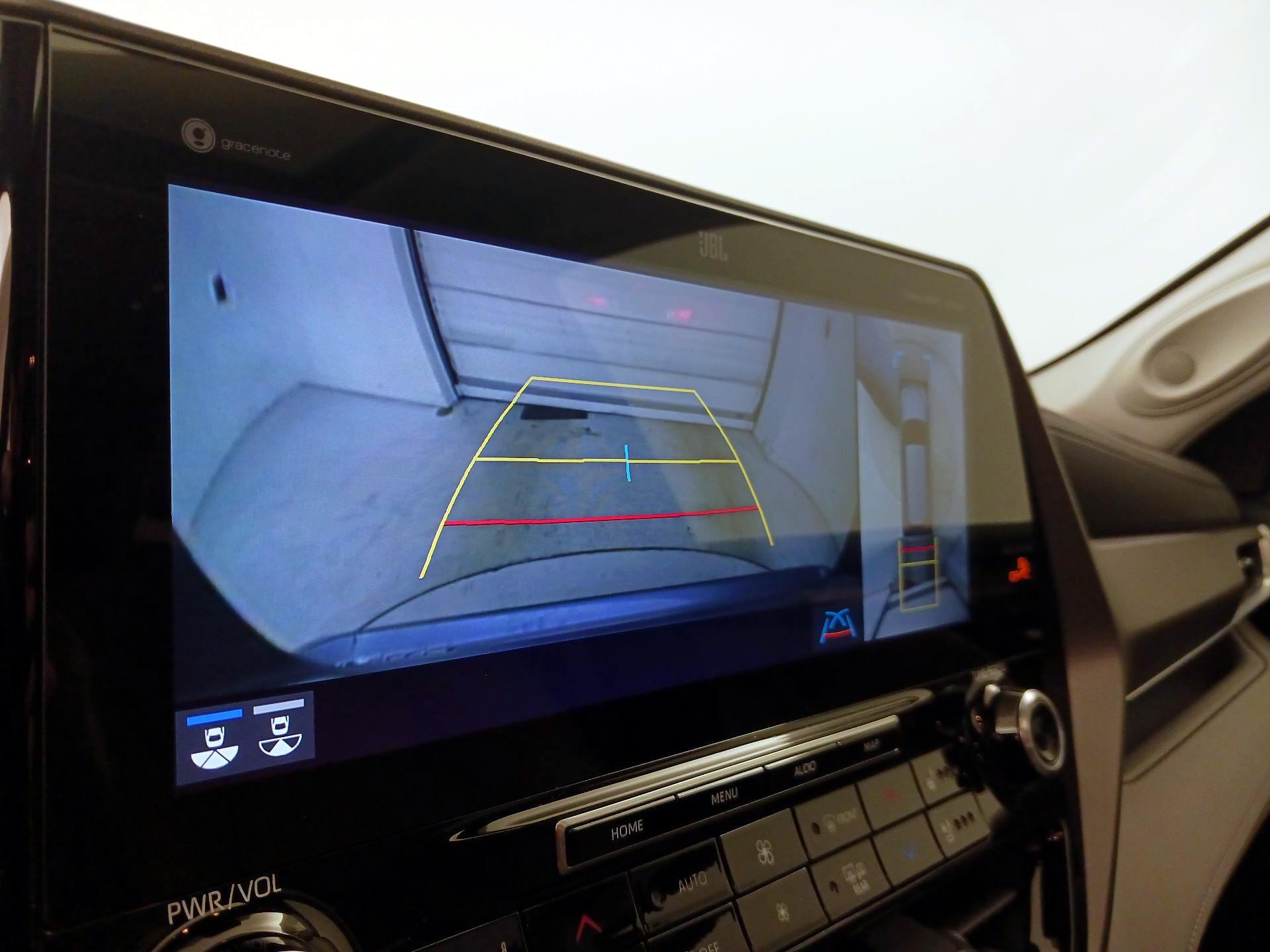 Thumbnail: 2020 Toyota Highlander - 15