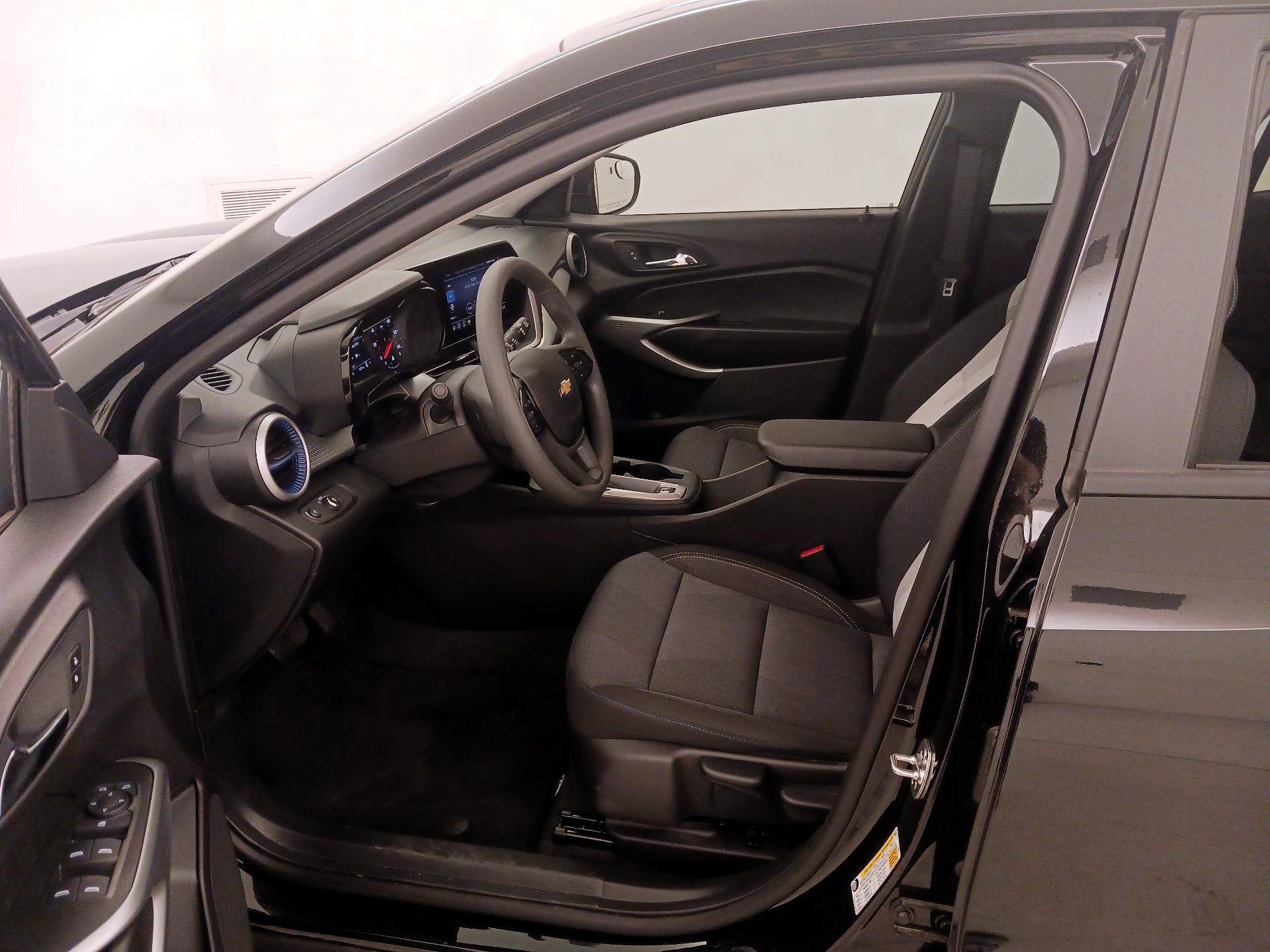 Thumbnail: 2025 Chevrolet Trax - 11