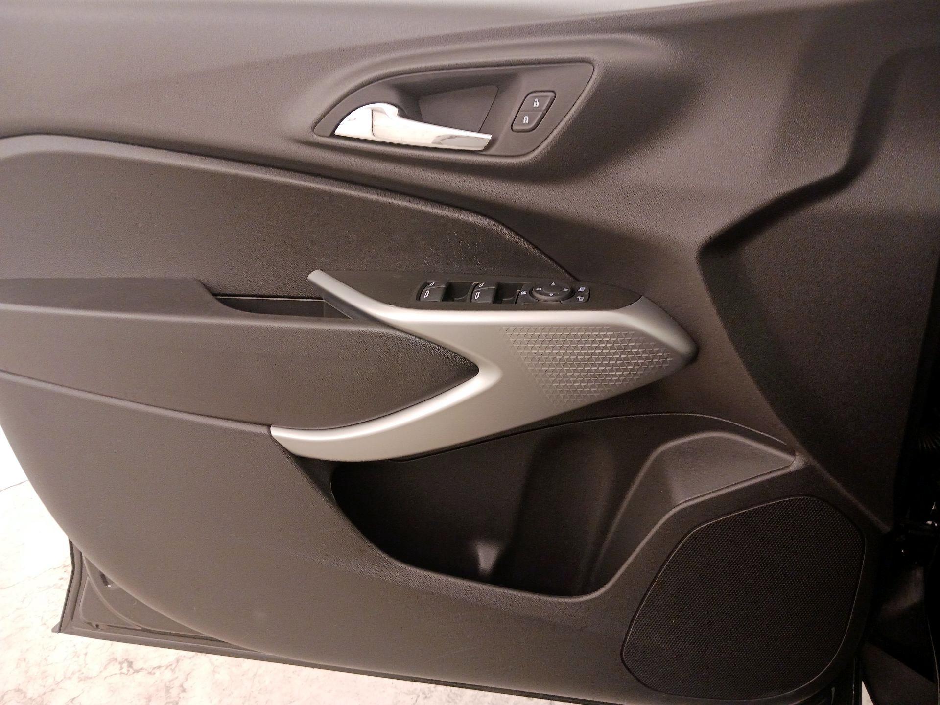 Thumbnail: 2025 Chevrolet Trax - 12