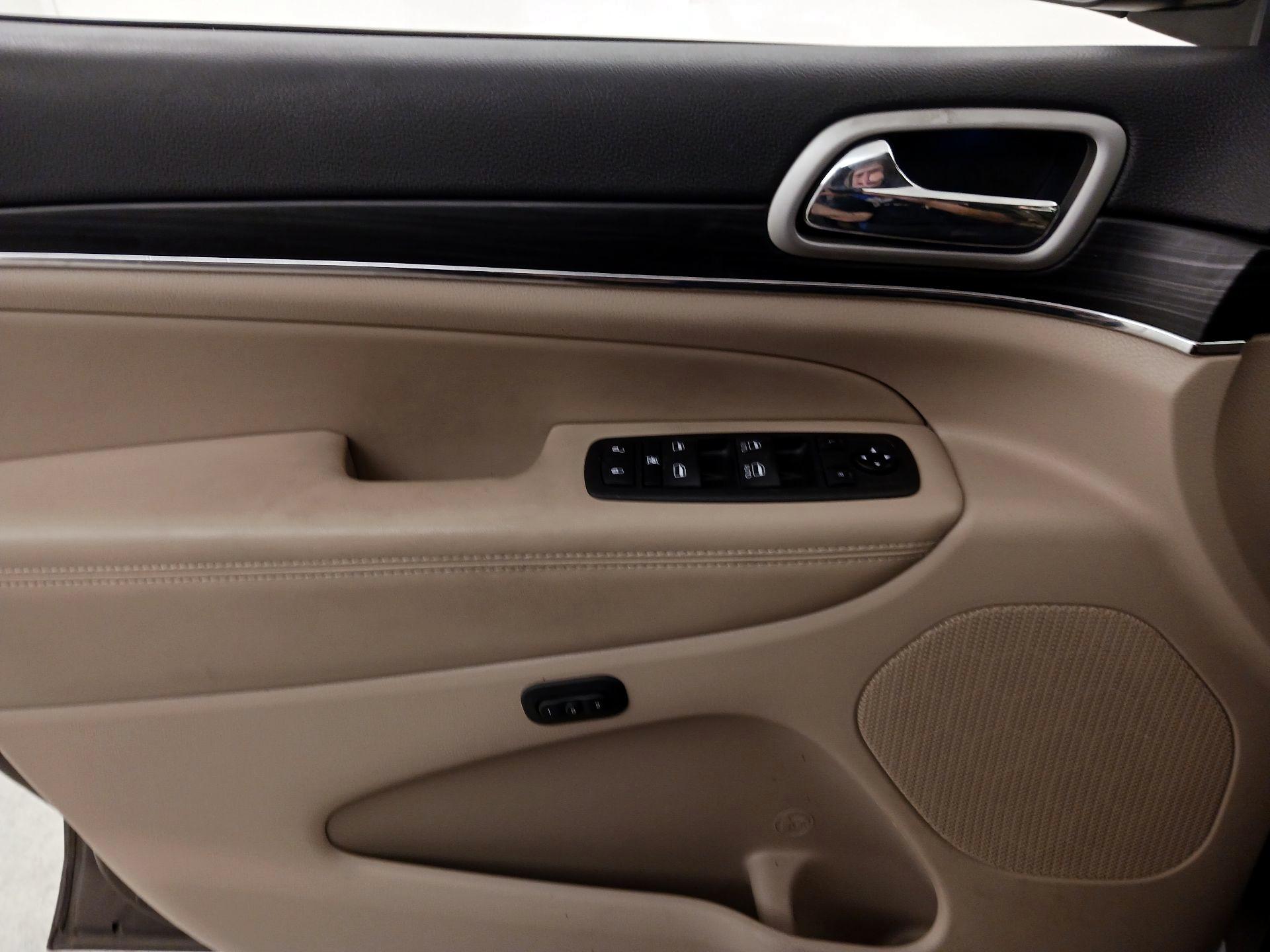 Thumbnail: 2020 Jeep Grand Cherokee - 12