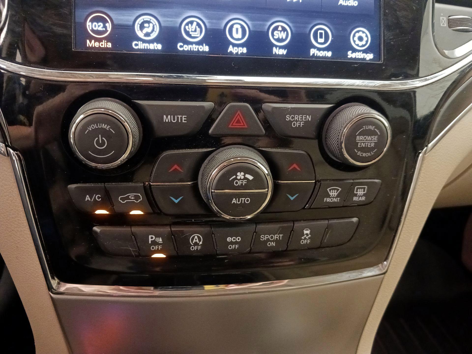 Thumbnail: 2020 Jeep Grand Cherokee - 17