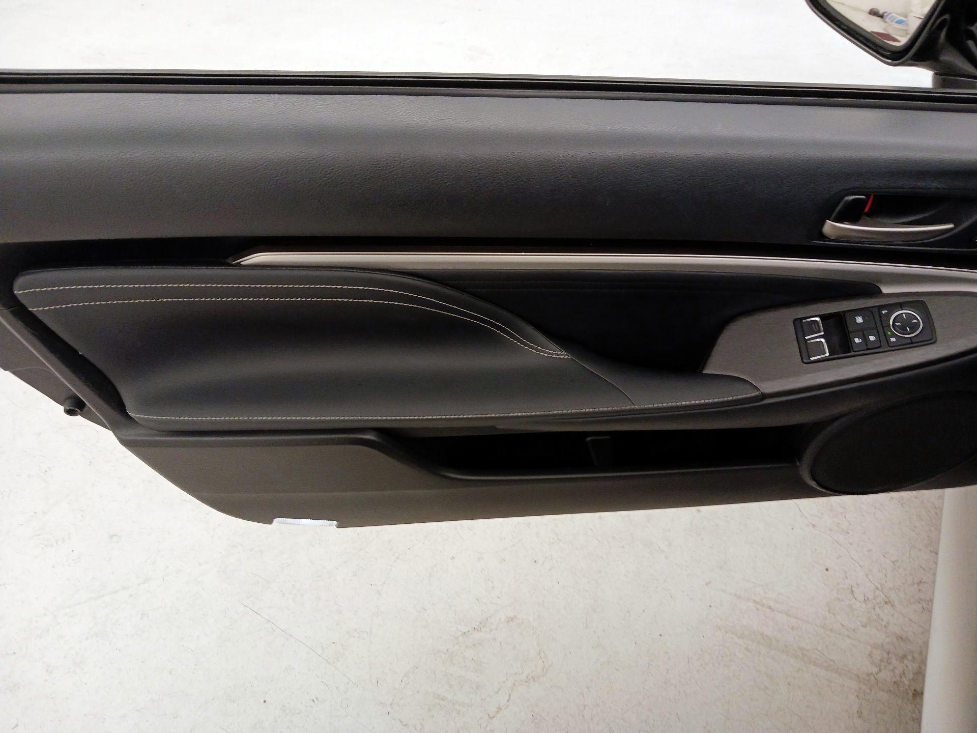 Thumbnail: 2019 Lexus RC - 12