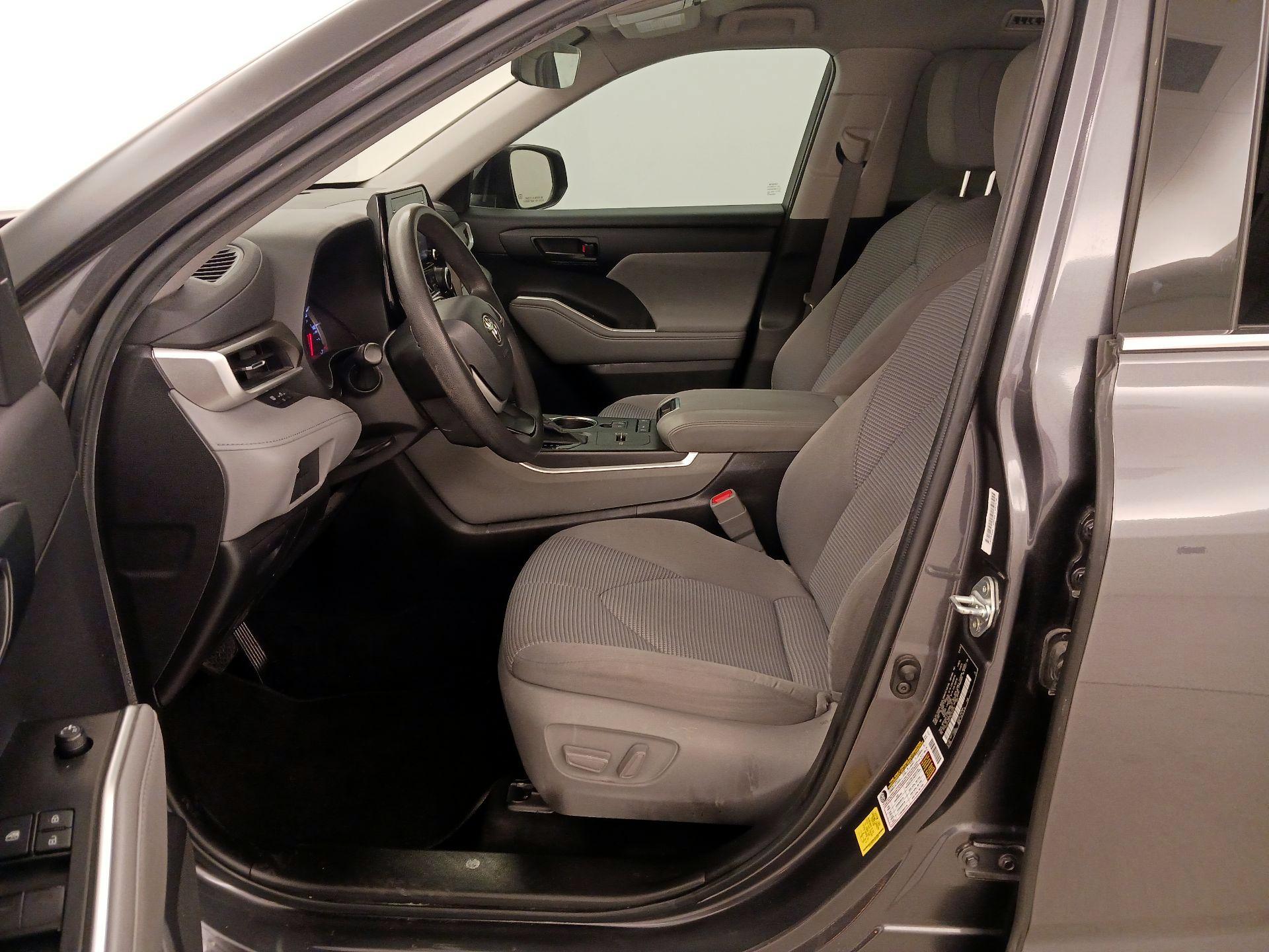 Thumbnail: 2022 Toyota Highlander - 11