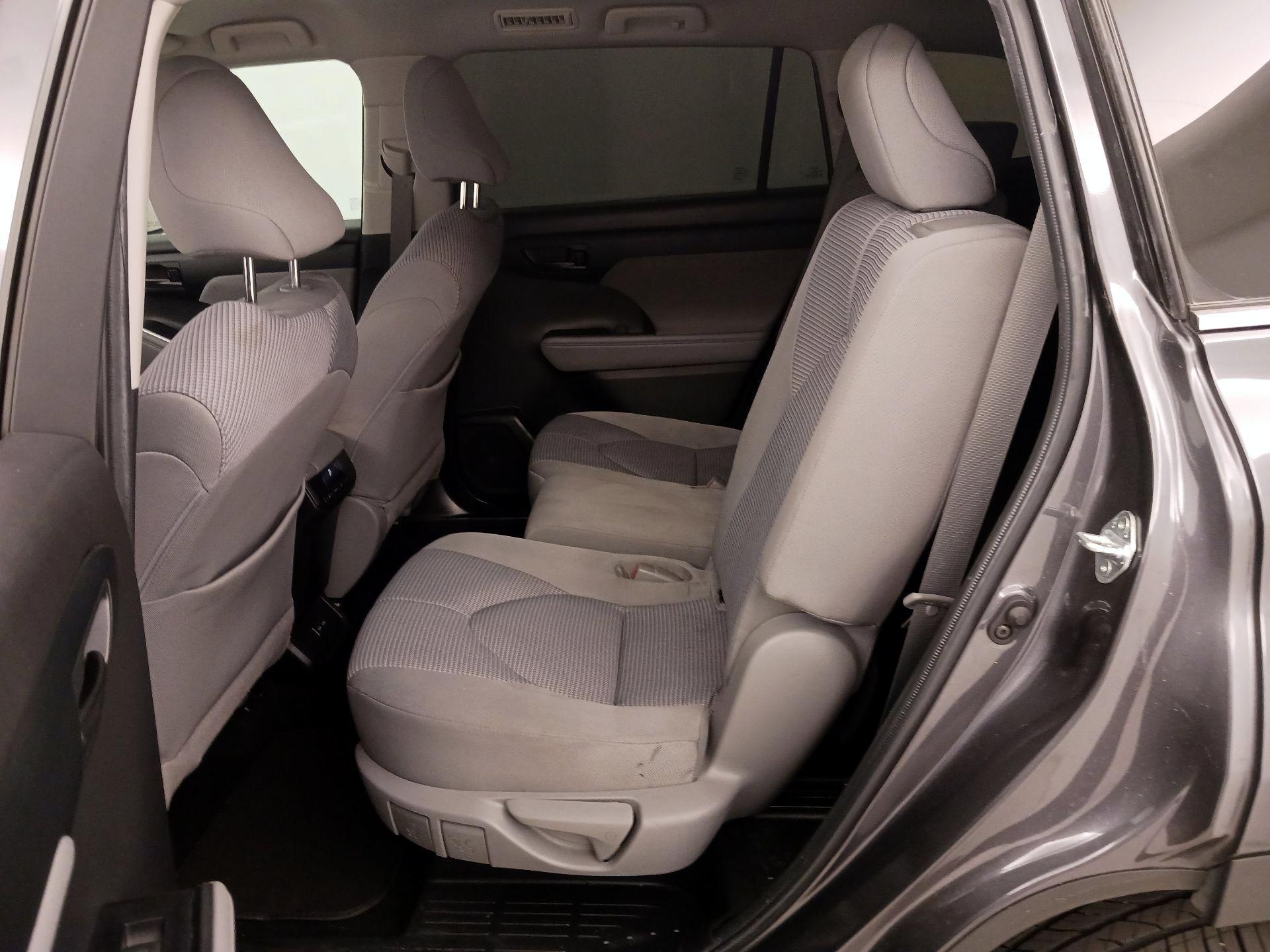 Thumbnail: 2022 Toyota Highlander - 19