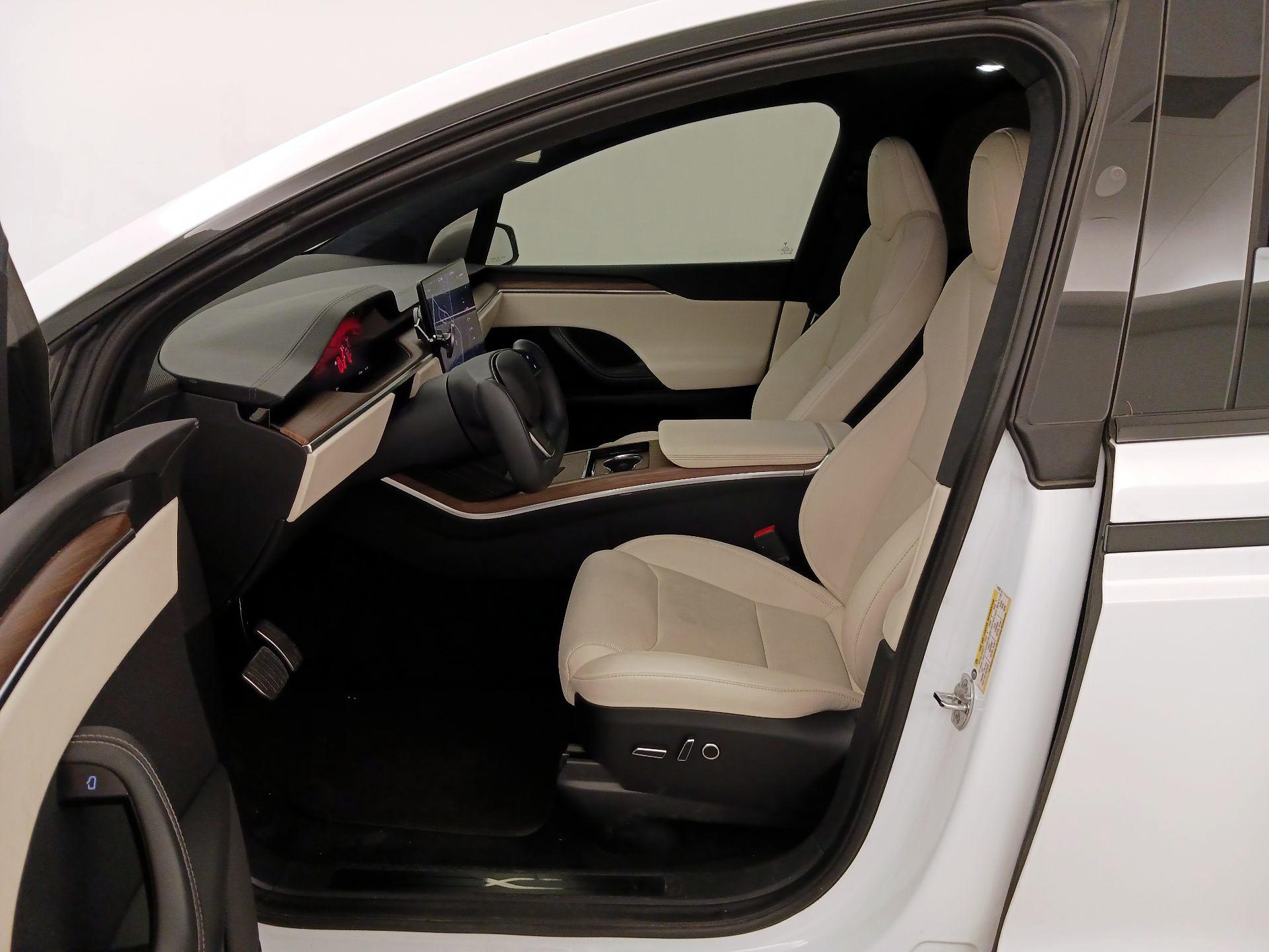 Thumbnail: 2023 Tesla Model X - 11