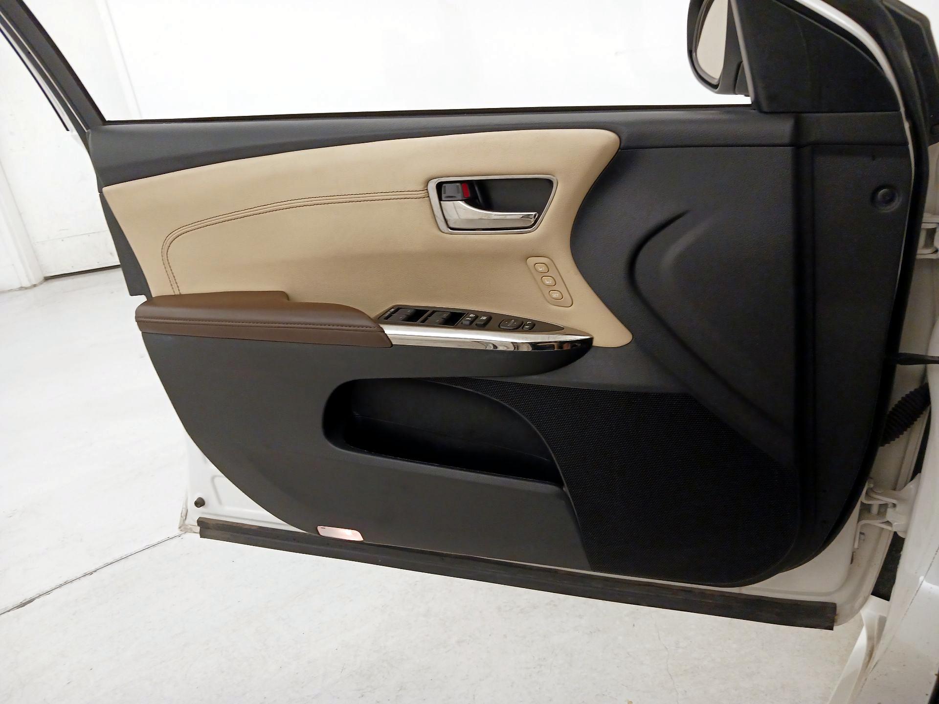 Thumbnail: 2014 Toyota Avalon - 12