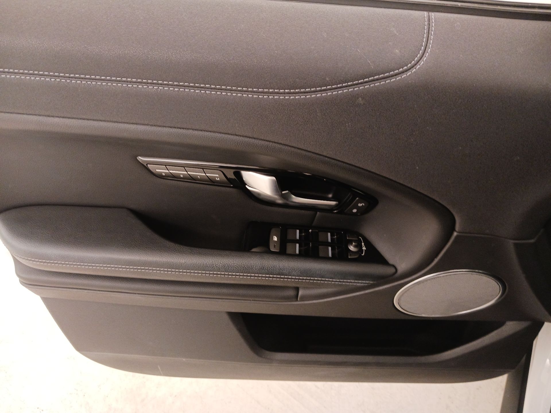 Thumbnail: 2018 Land Rover Range Rover Evoque - 12