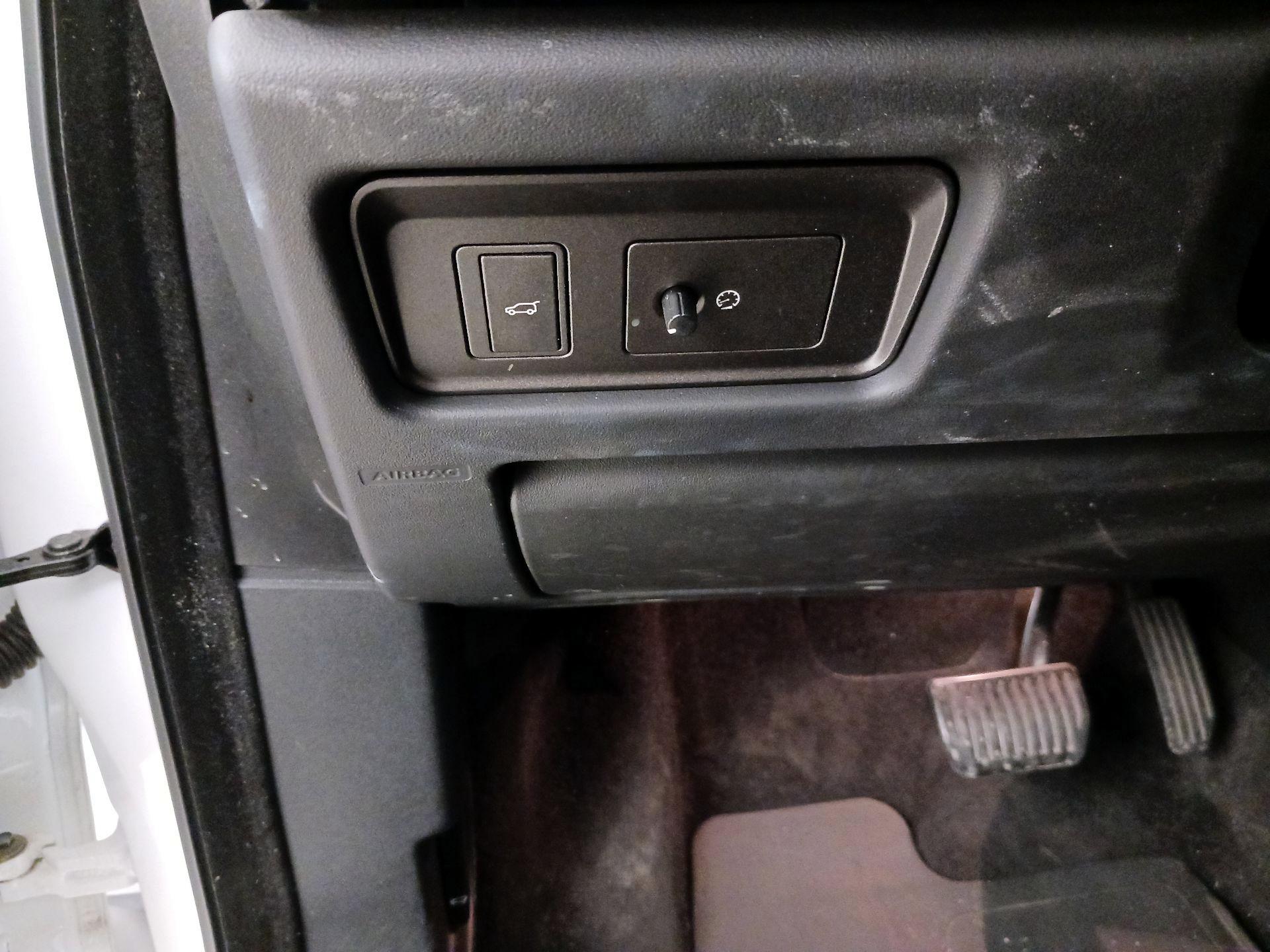 Thumbnail: 2018 Land Rover Range Rover Evoque - 13