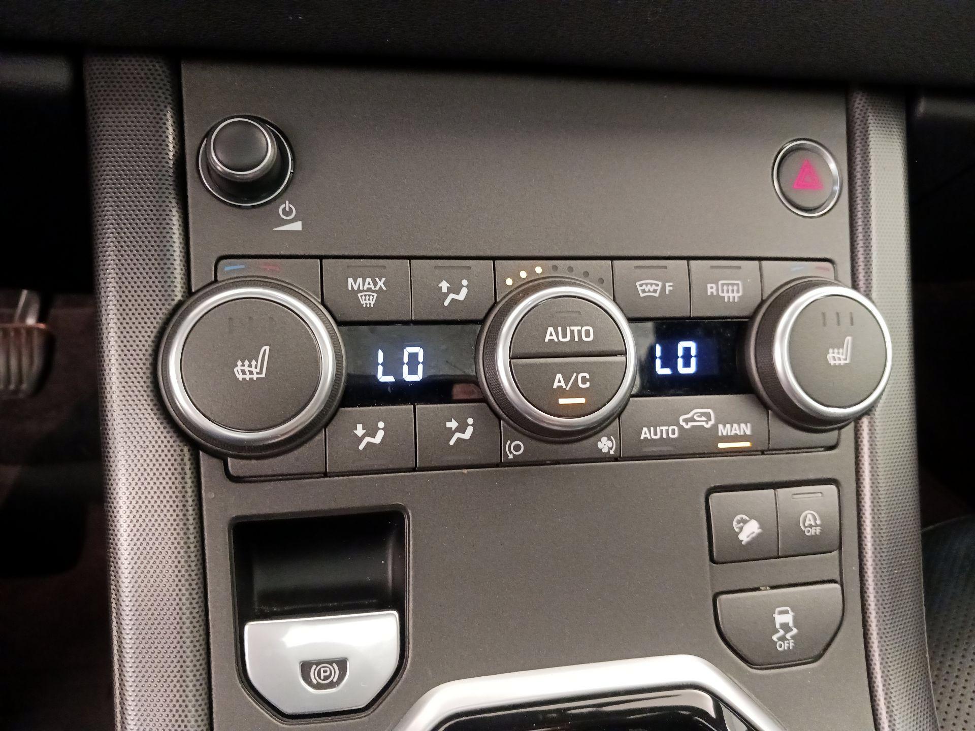 Thumbnail: 2018 Land Rover Range Rover Evoque - 17