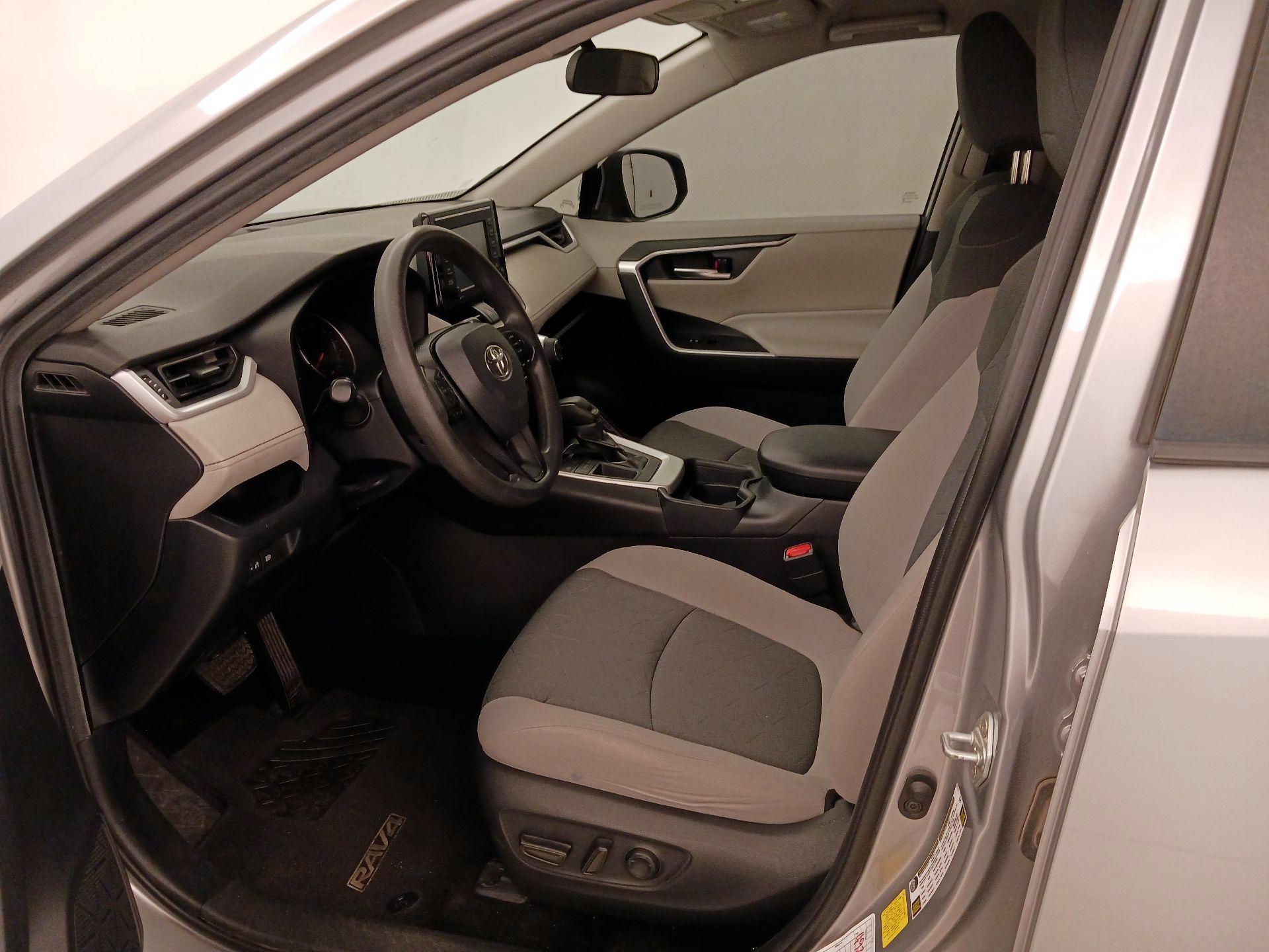 Thumbnail: 2020 Toyota RAV4 - 11