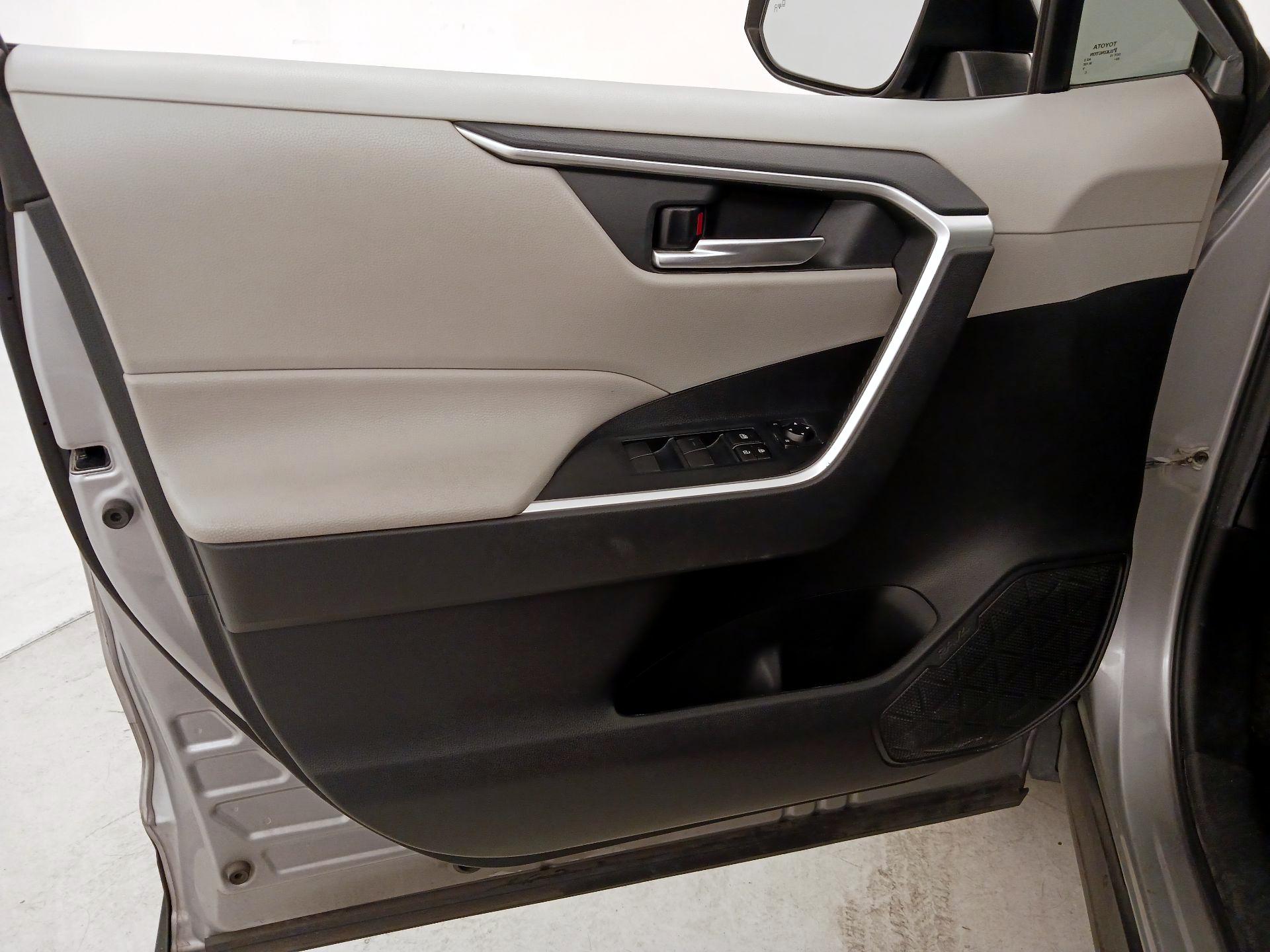 Thumbnail: 2020 Toyota RAV4 - 12