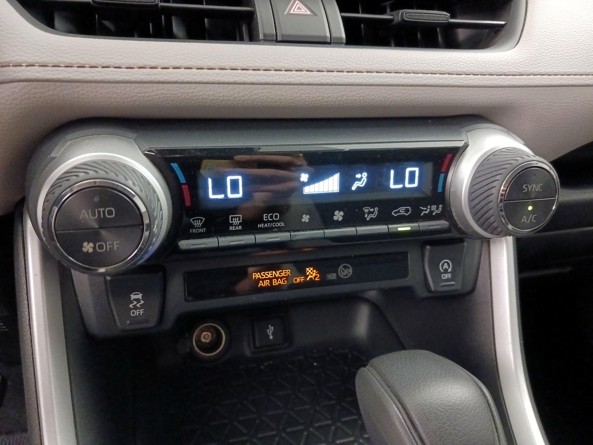 Thumbnail: 2020 Toyota RAV4 - 17