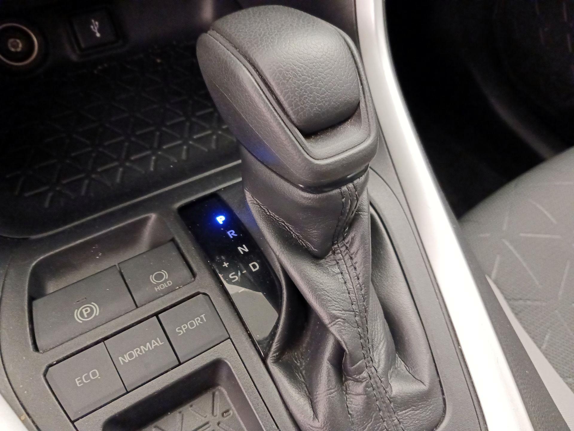 Thumbnail: 2020 Toyota RAV4 - 18