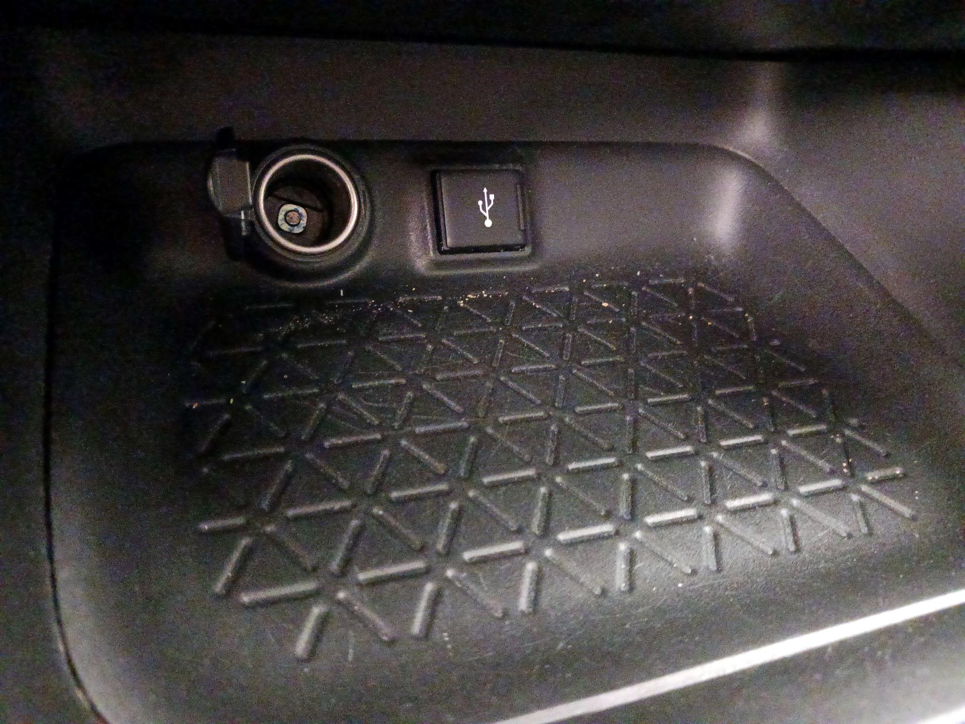 Thumbnail: 2020 Toyota RAV4 - 19