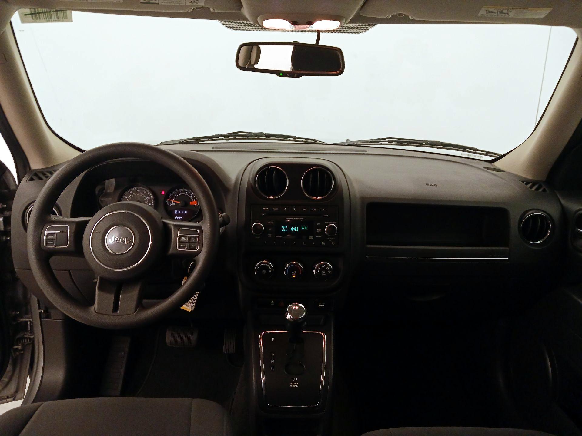 Thumbnail: 2017 Jeep Patriot - 9