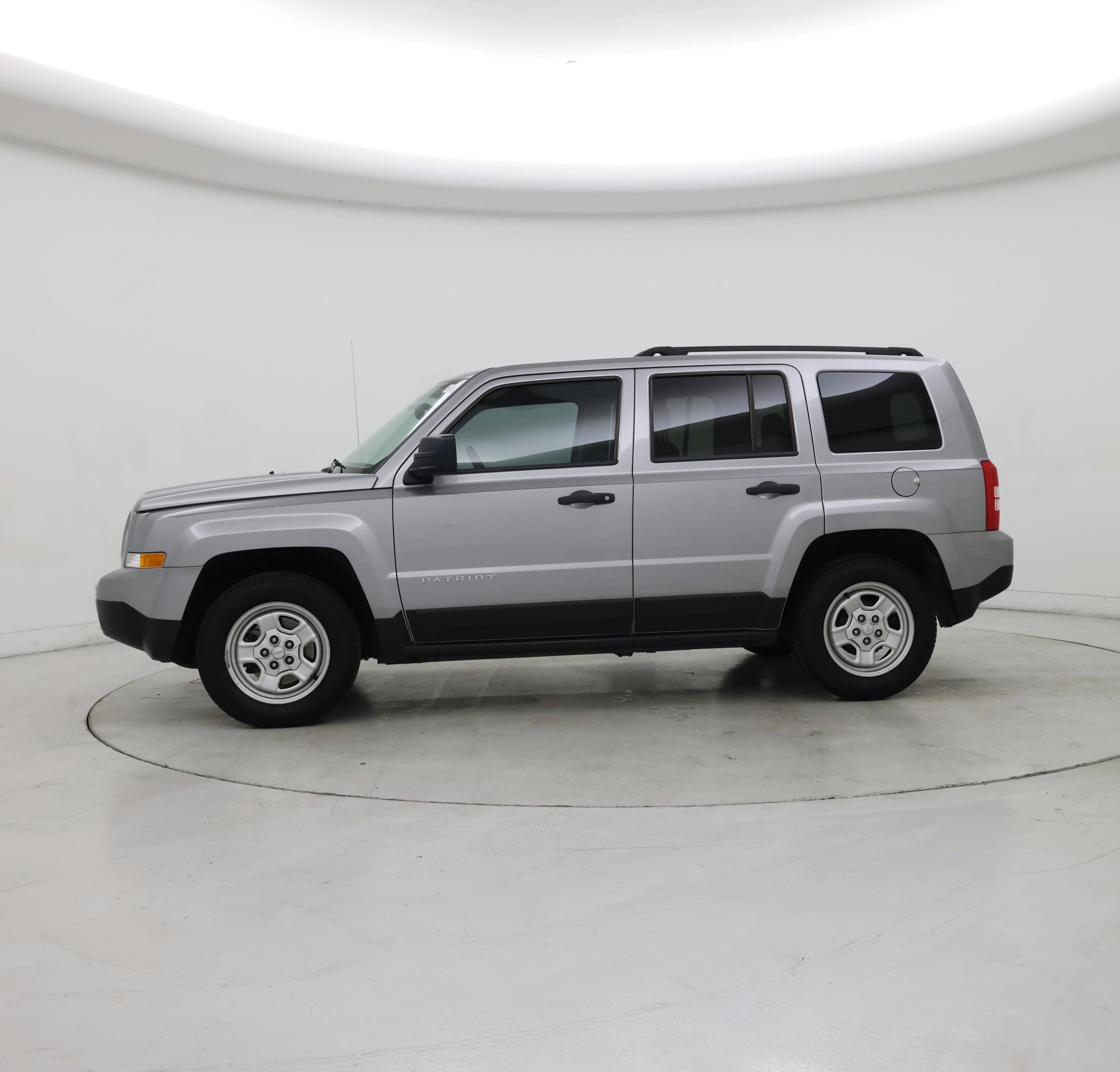 Thumbnail: 2017 Jeep Patriot - 3