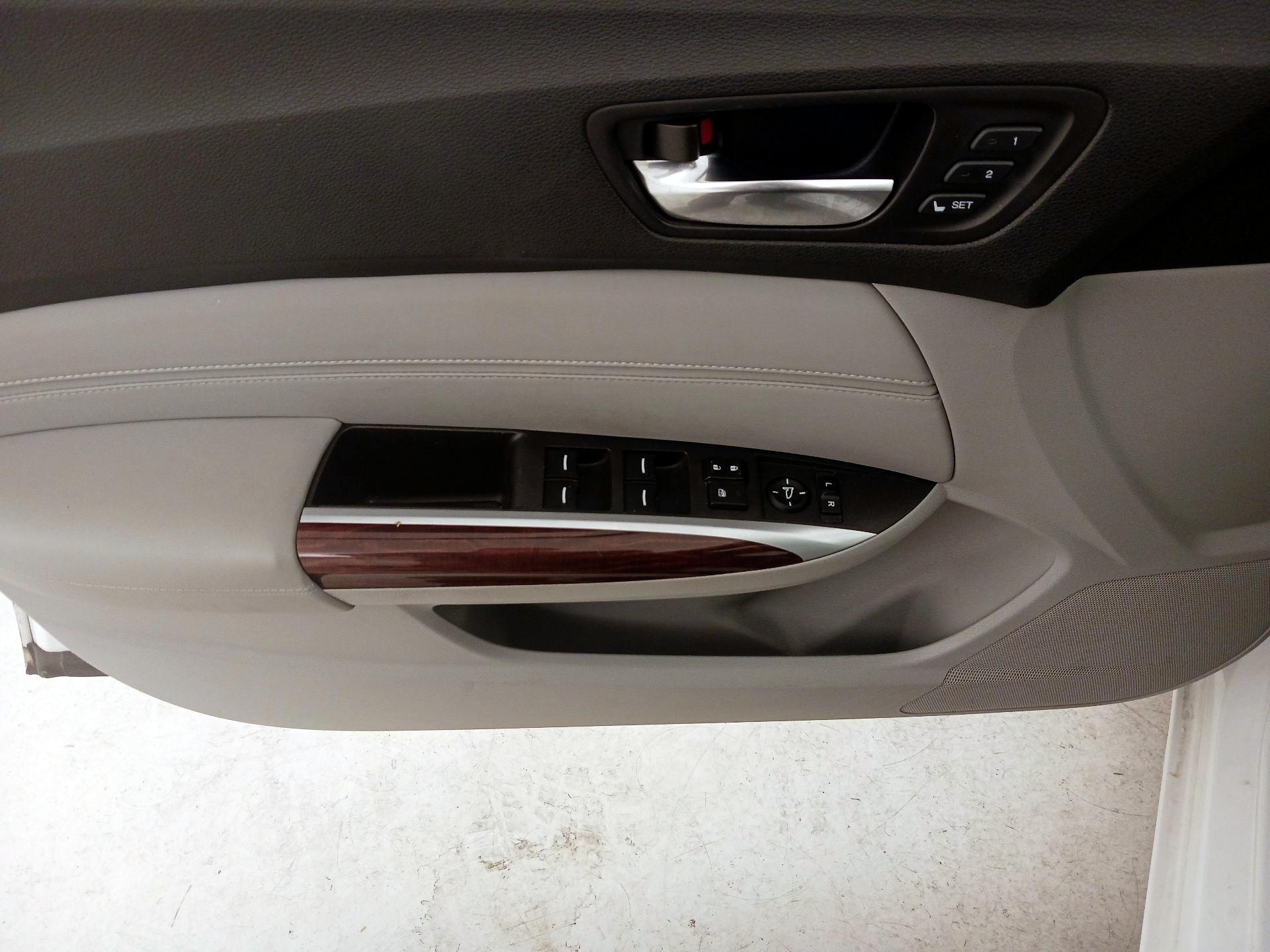 Thumbnail: 2015 Acura TLX - 12