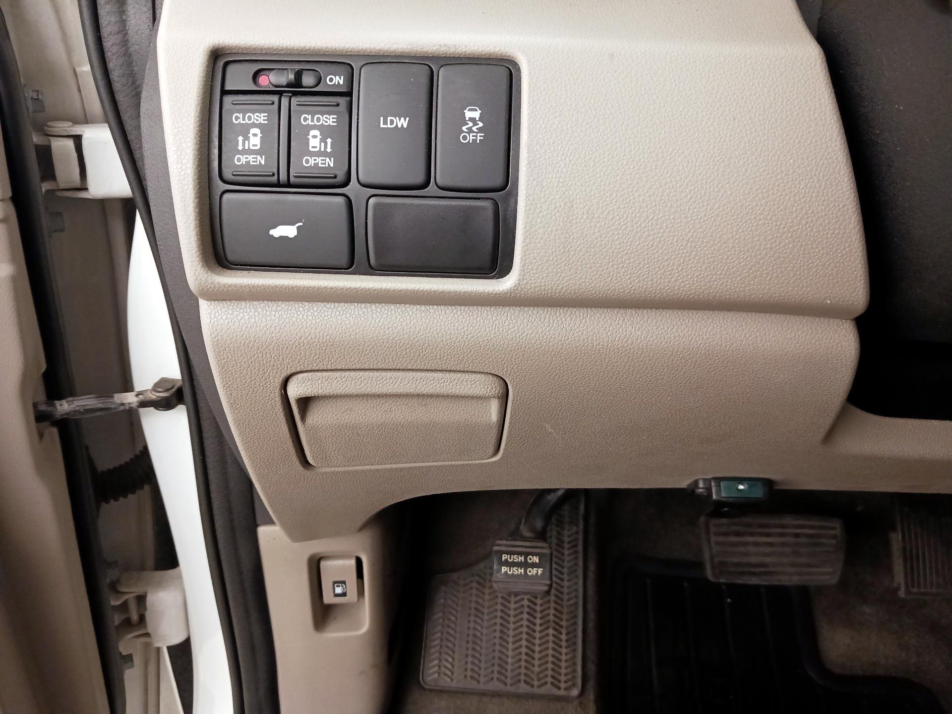 Thumbnail: 2015 Honda Odyssey - 13