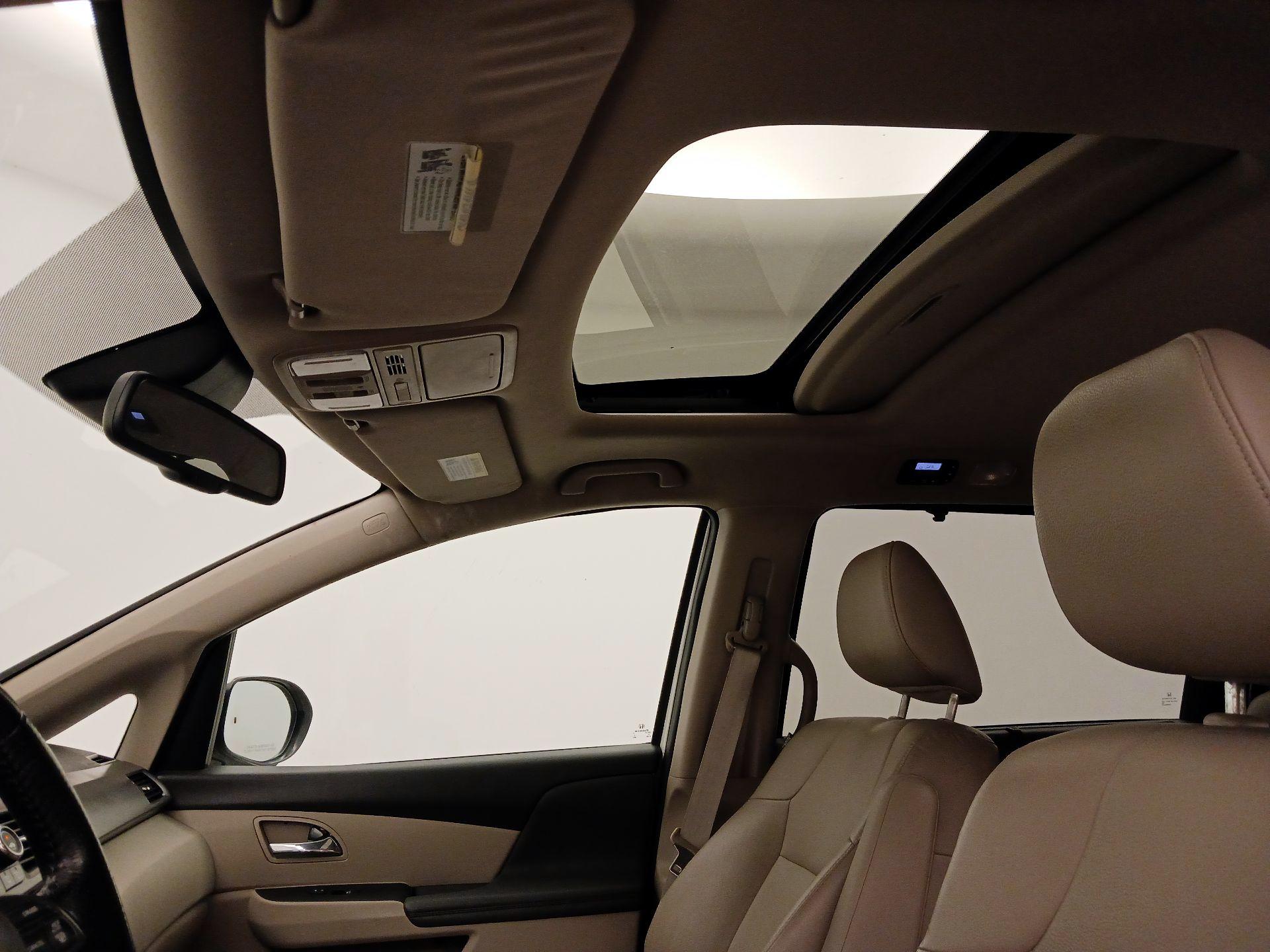 Thumbnail: 2015 Honda Odyssey - 19