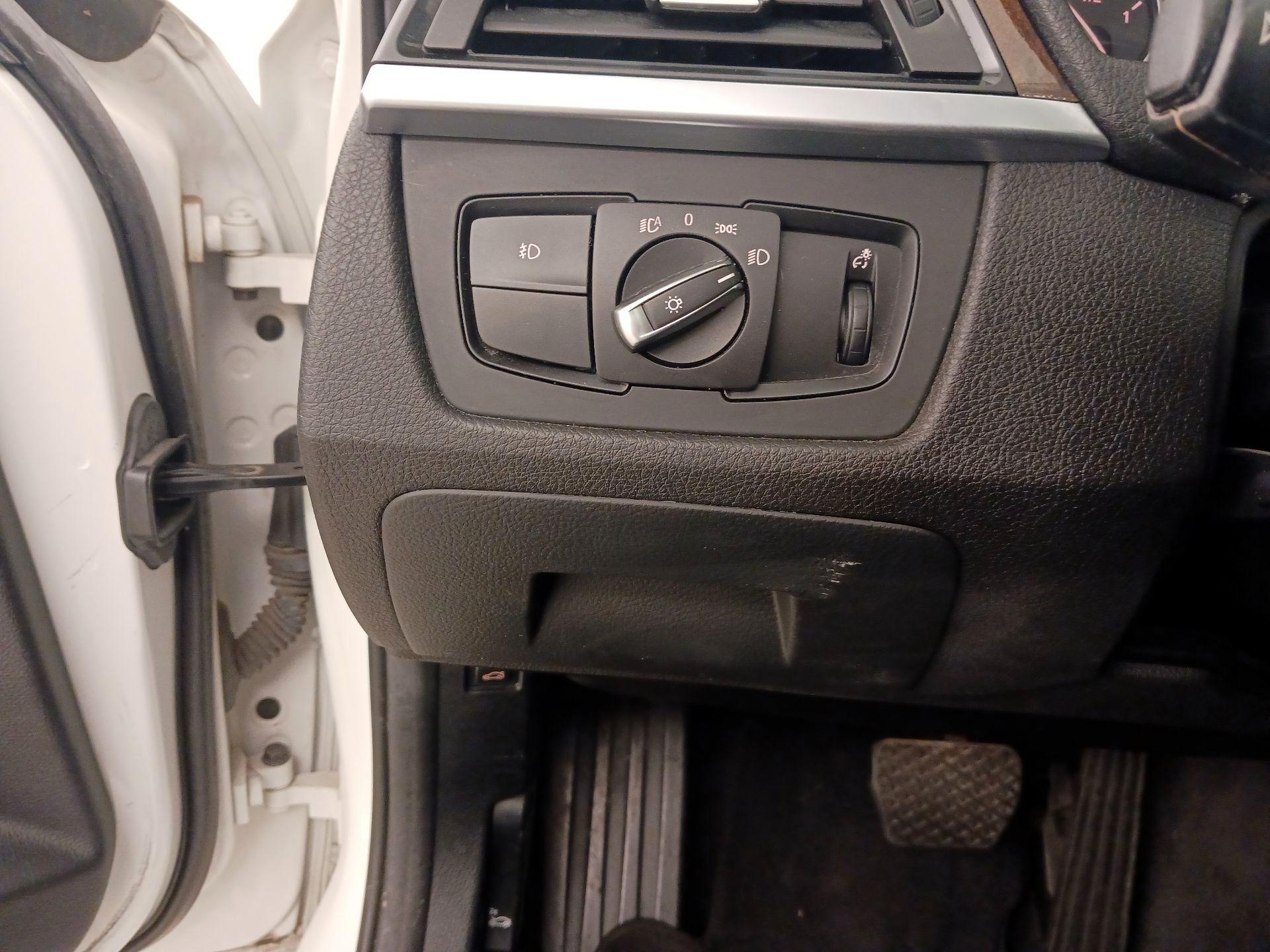 Thumbnail: 2015 BMW 3 Series - 13