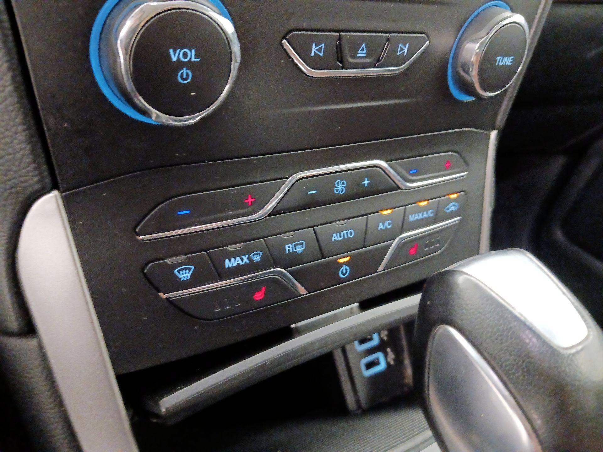 Thumbnail: 2018 Ford Edge - 17