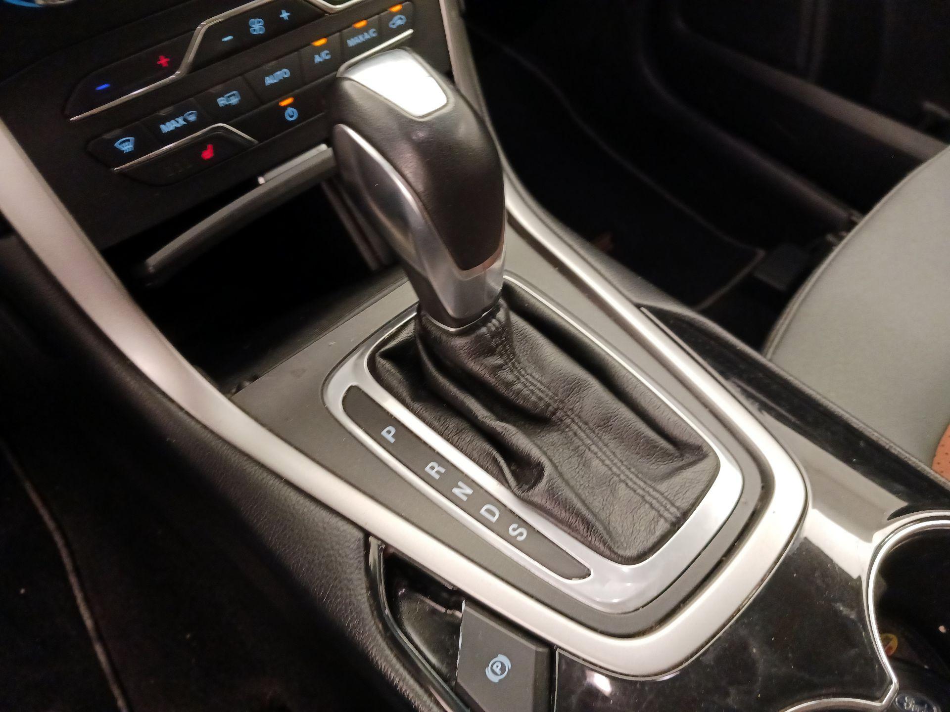 Thumbnail: 2018 Ford Edge - 18