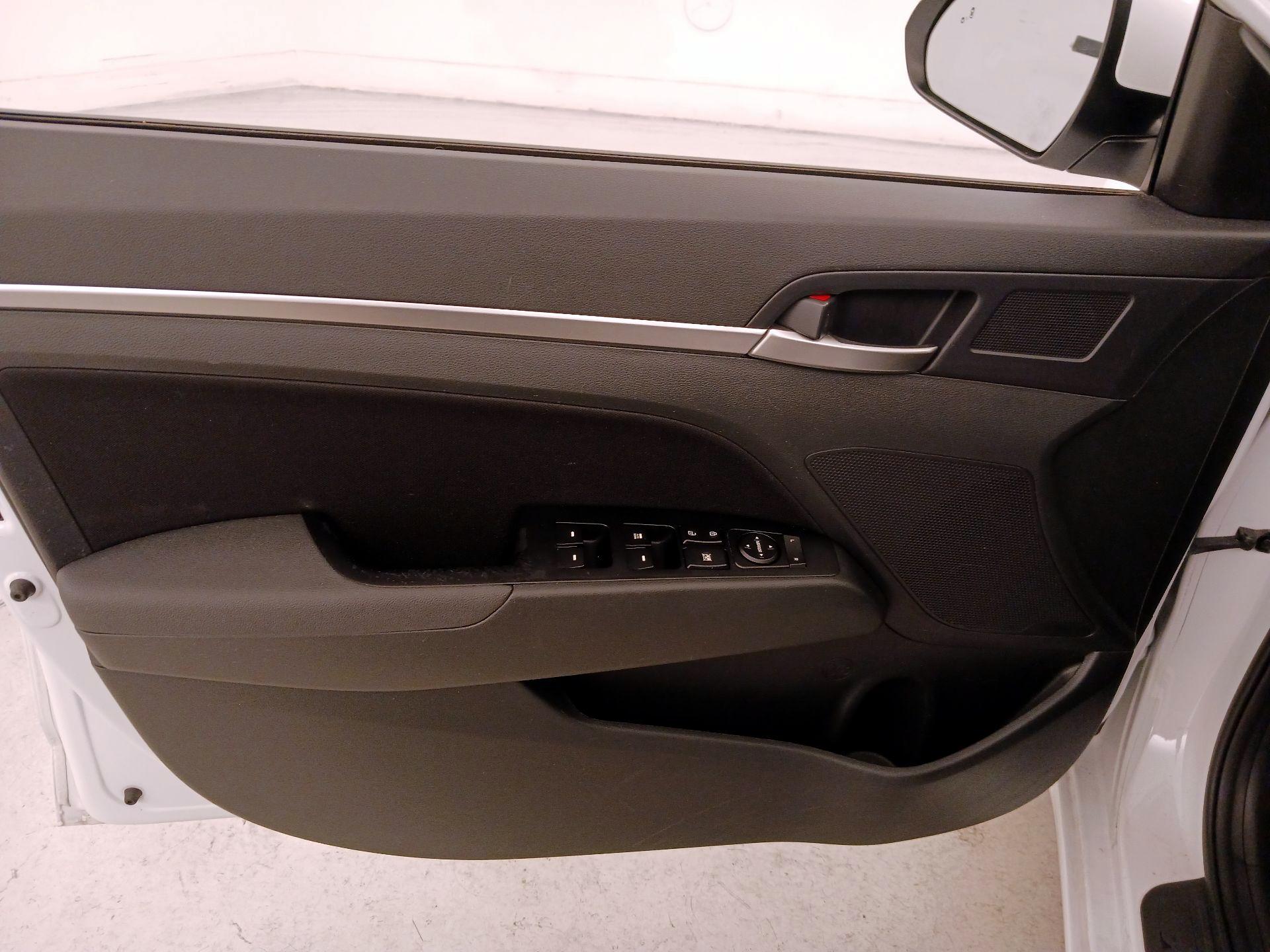 Thumbnail: 2020 Hyundai Elantra - 12
