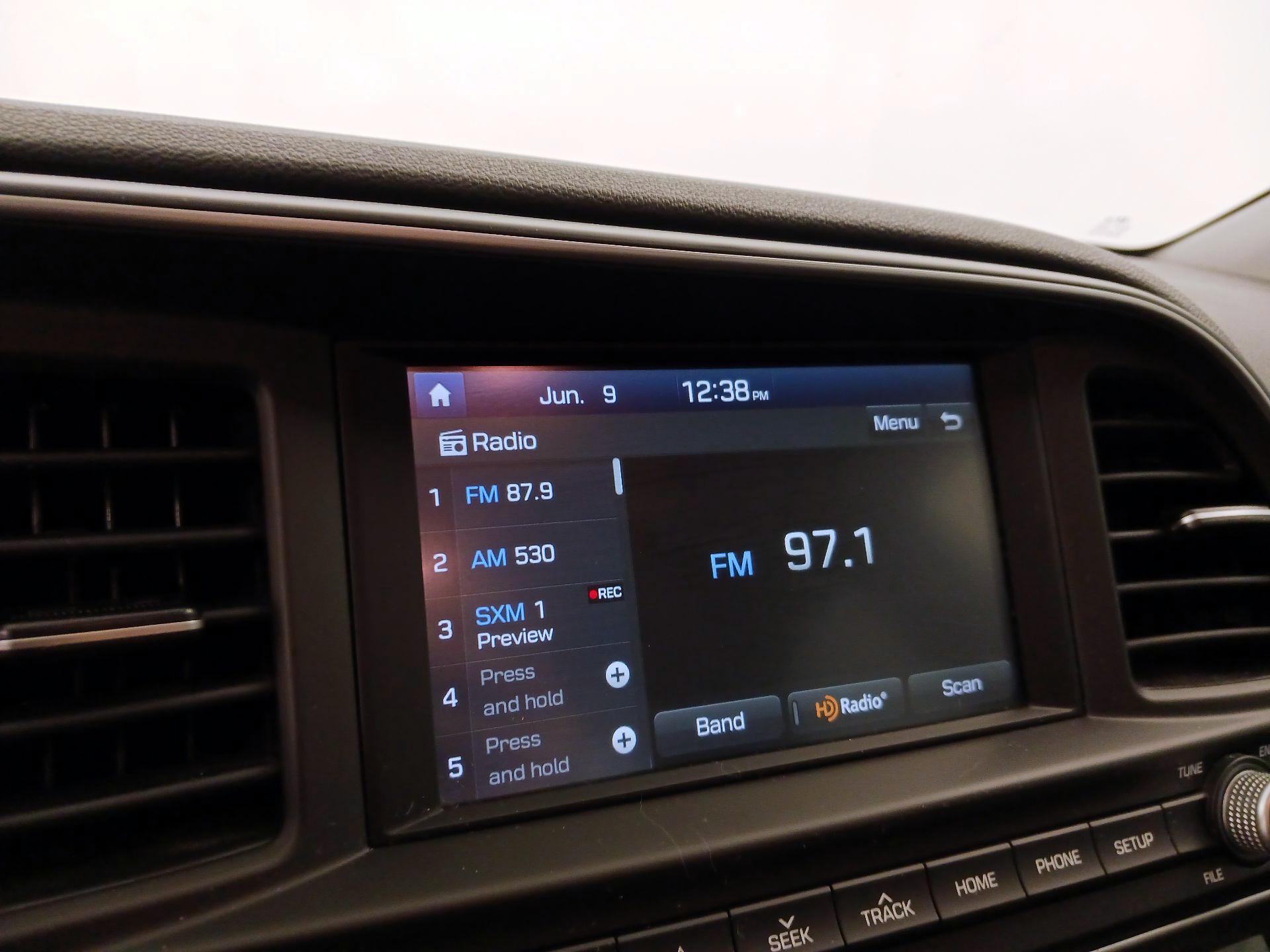 Thumbnail: 2020 Hyundai Elantra - 15