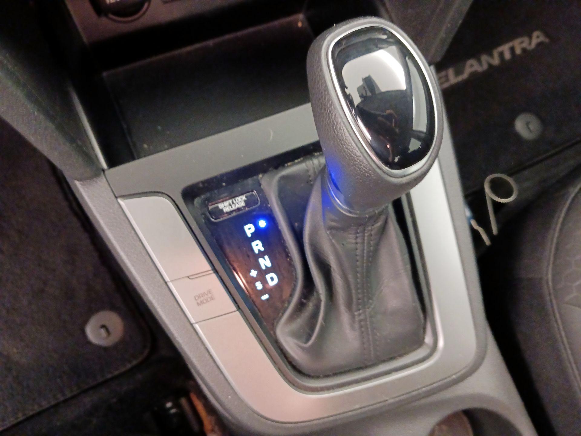 Thumbnail: 2020 Hyundai Elantra - 17