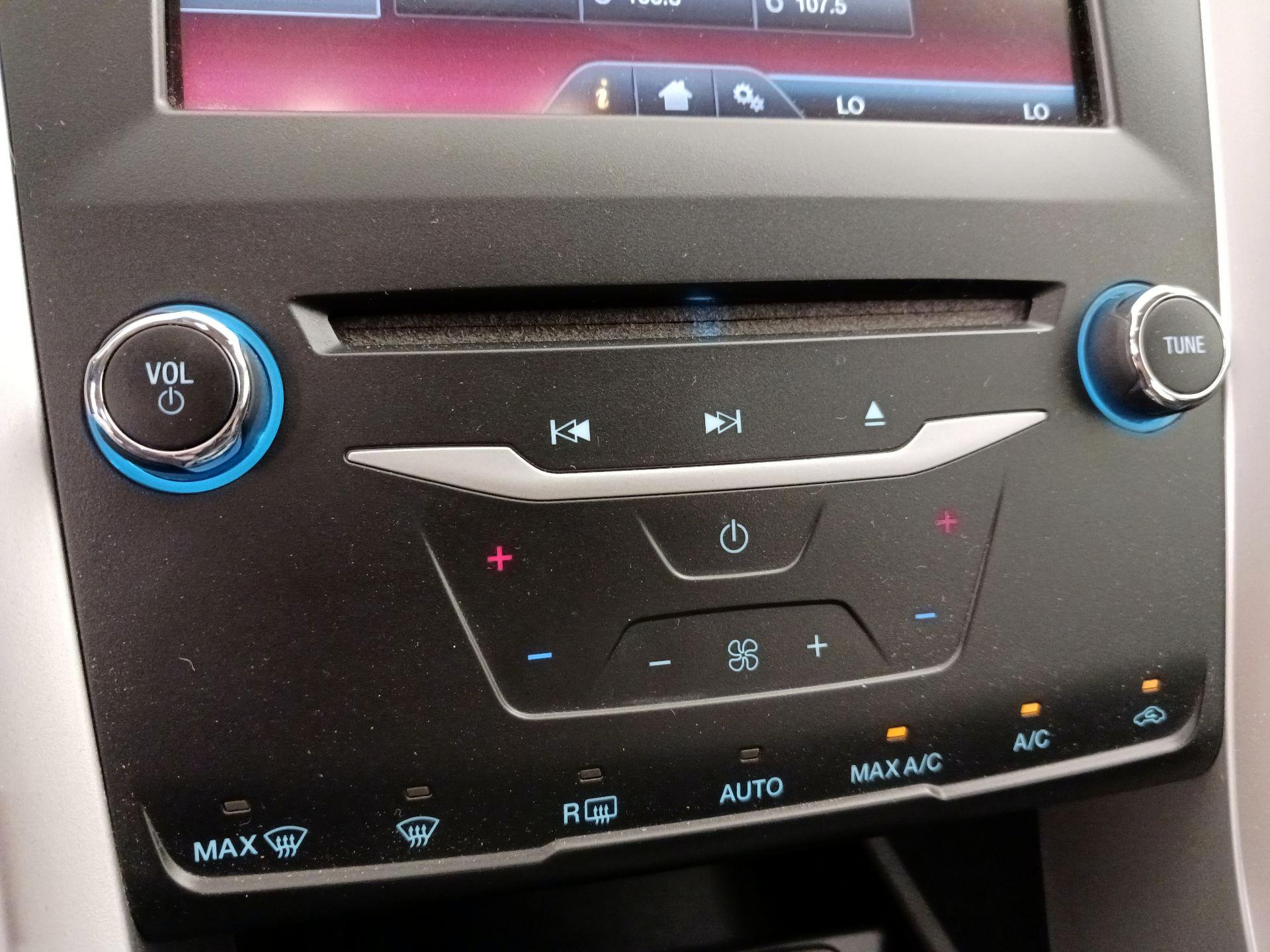 Thumbnail: 2014 Ford Fusion - 17