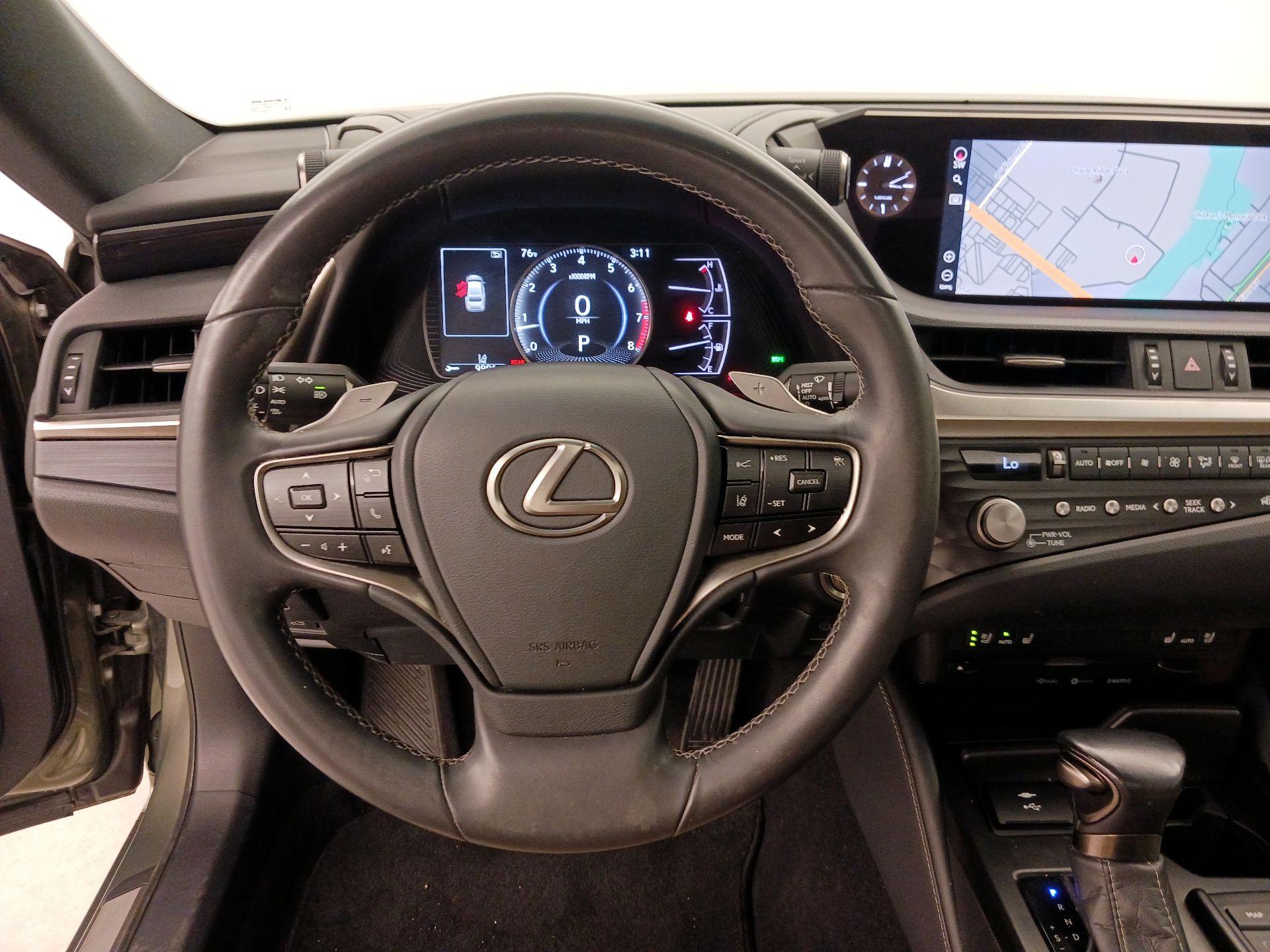 Thumbnail: 2021 Lexus ES - 10